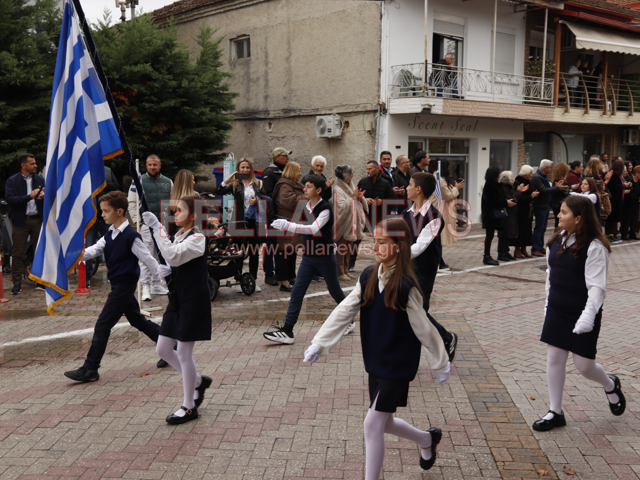 Κρύα Βρύση: Με περηφάνια και συγκίνηση η μαθητική παρέλαση για την 28η Οκτωβρίου (φωτογραφίες)