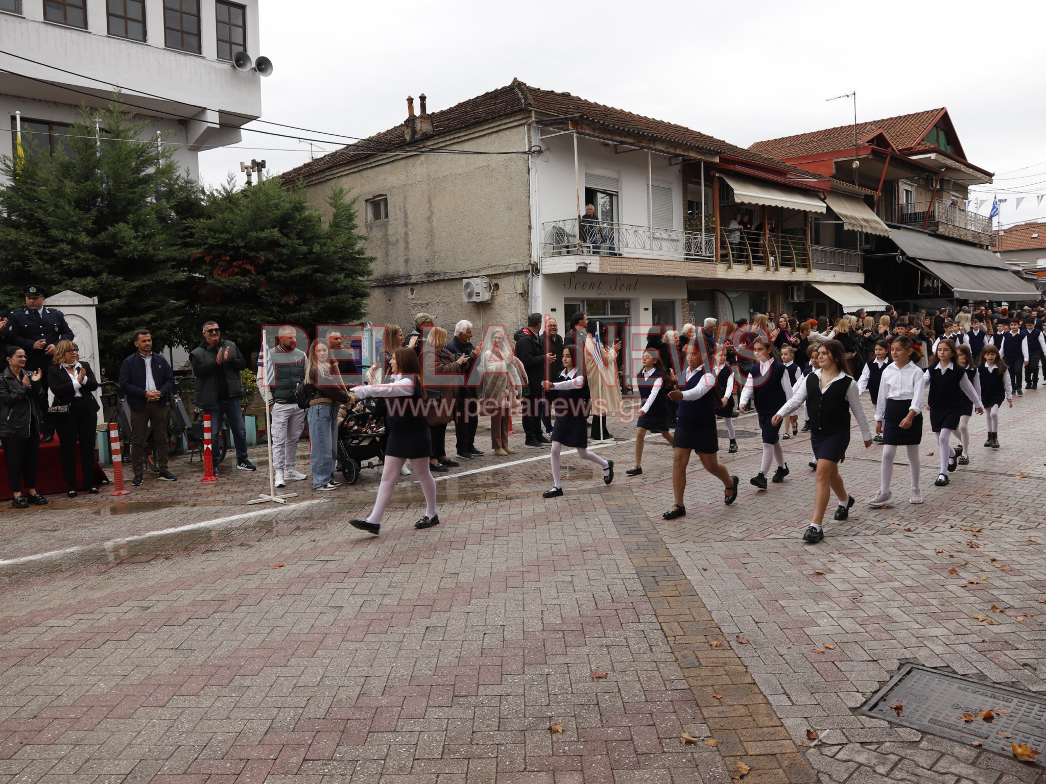 Κρύα Βρύση: Με περηφάνια και συγκίνηση η μαθητική παρέλαση για την 28η Οκτωβρίου (φωτογραφίες)