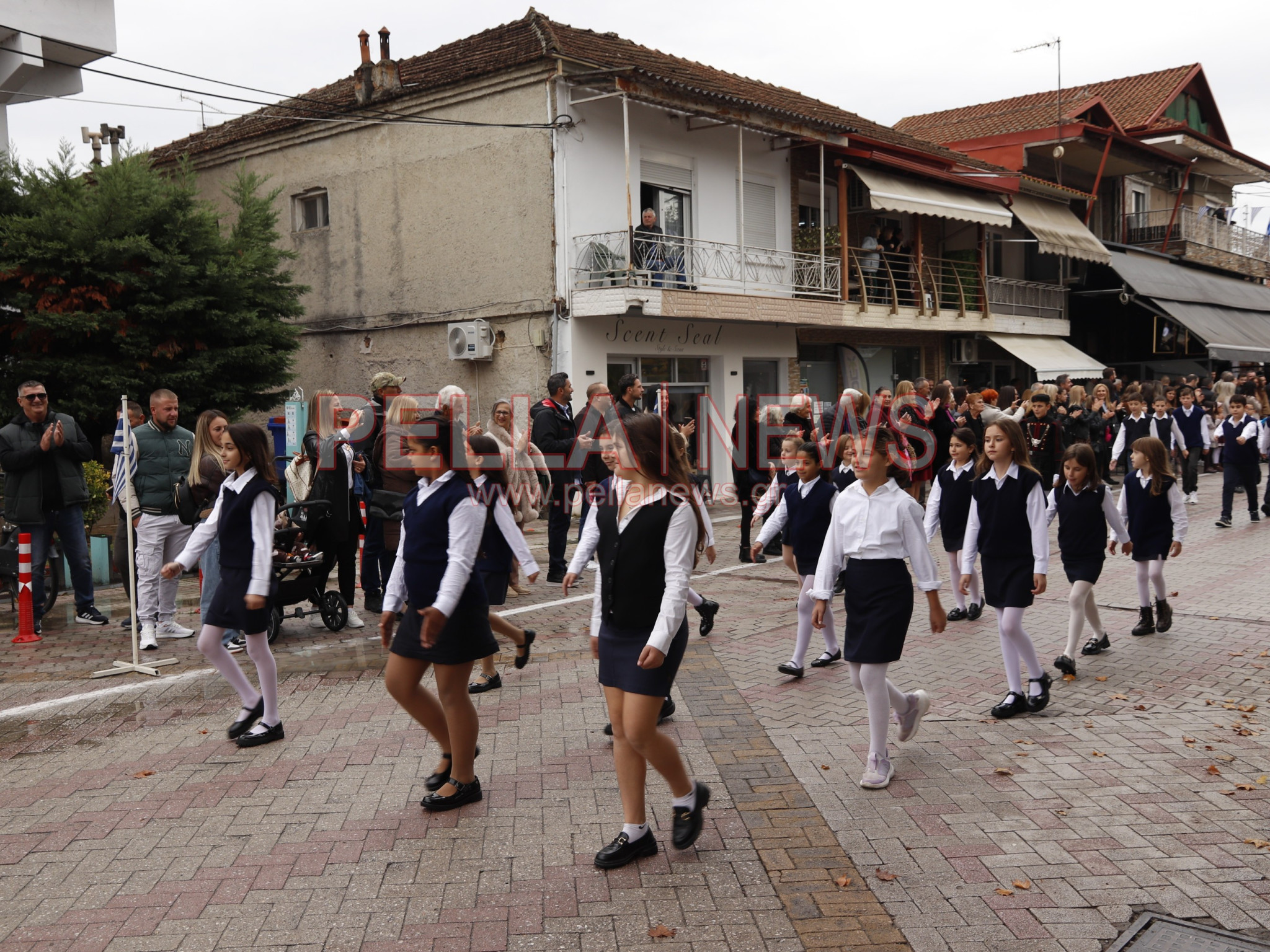 Κρύα Βρύση: Με περηφάνια και συγκίνηση η μαθητική παρέλαση για την 28η Οκτωβρίου (φωτογραφίες)