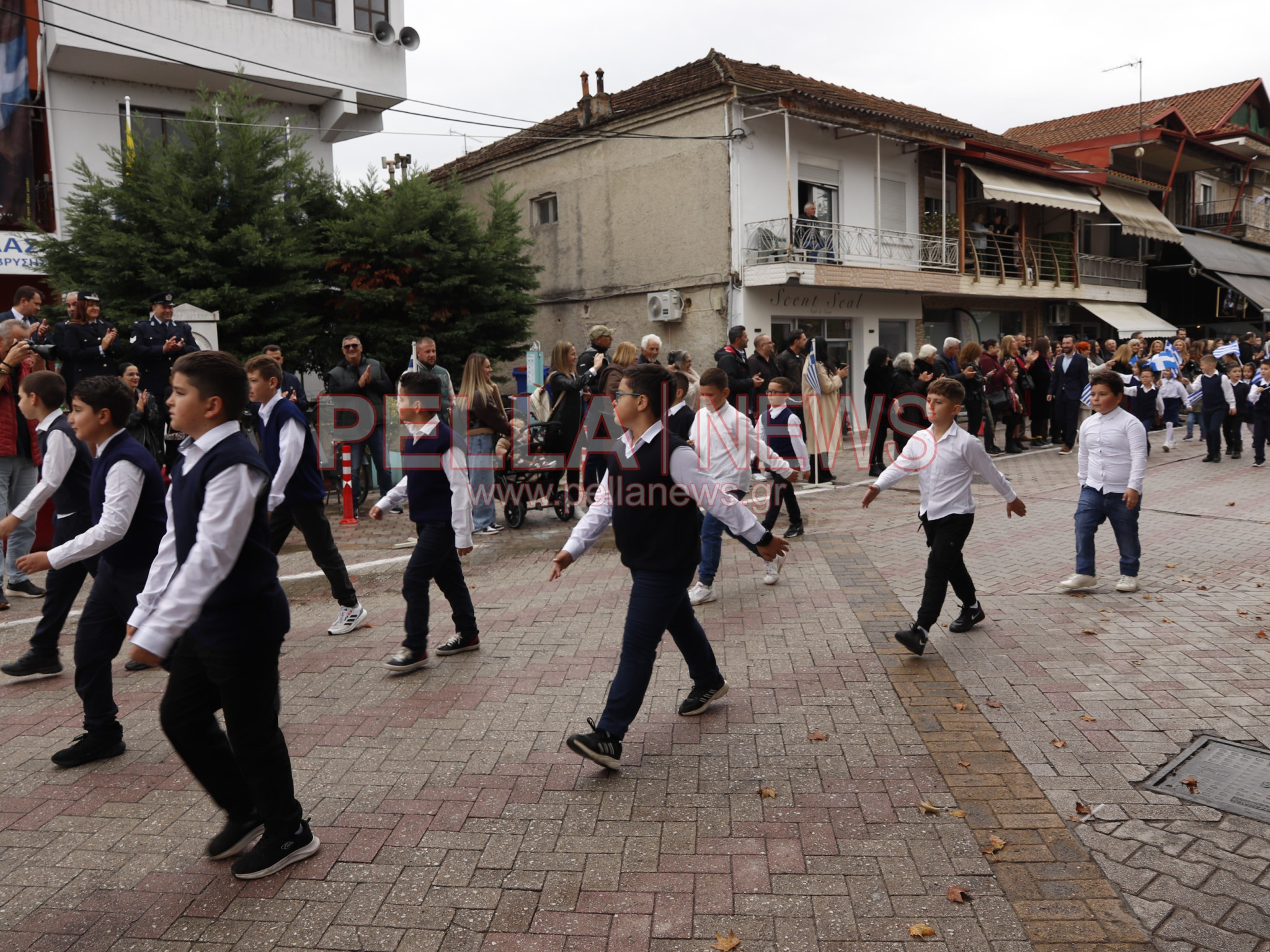 Κρύα Βρύση: Με περηφάνια και συγκίνηση η μαθητική παρέλαση για την 28η Οκτωβρίου (φωτογραφίες)