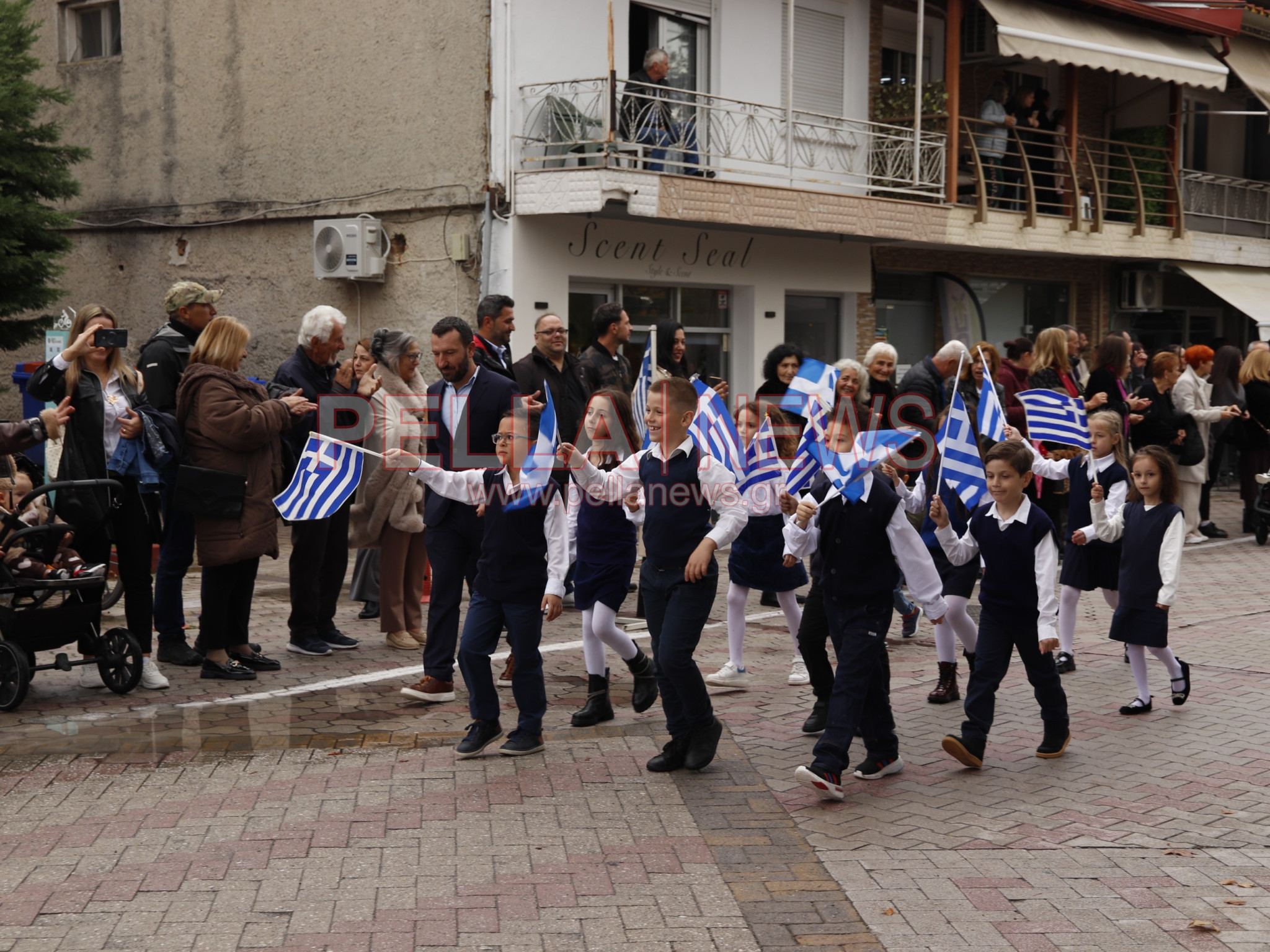 Κρύα Βρύση: Με περηφάνια και συγκίνηση η μαθητική παρέλαση για την 28η Οκτωβρίου (φωτογραφίες)