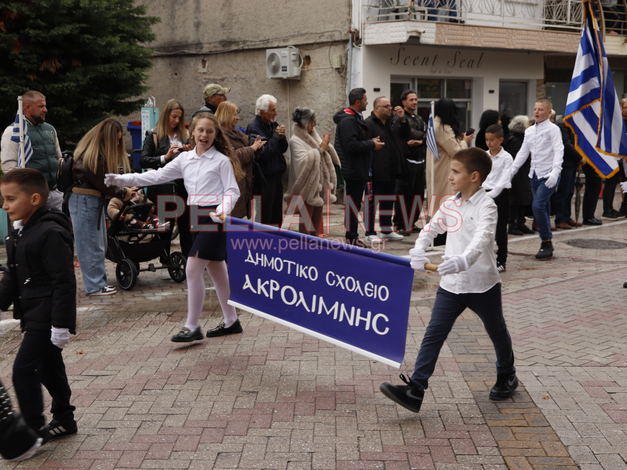 Κρύα Βρύση: Με περηφάνια και συγκίνηση η μαθητική παρέλαση για την 28η Οκτωβρίου (φωτογραφίες)
