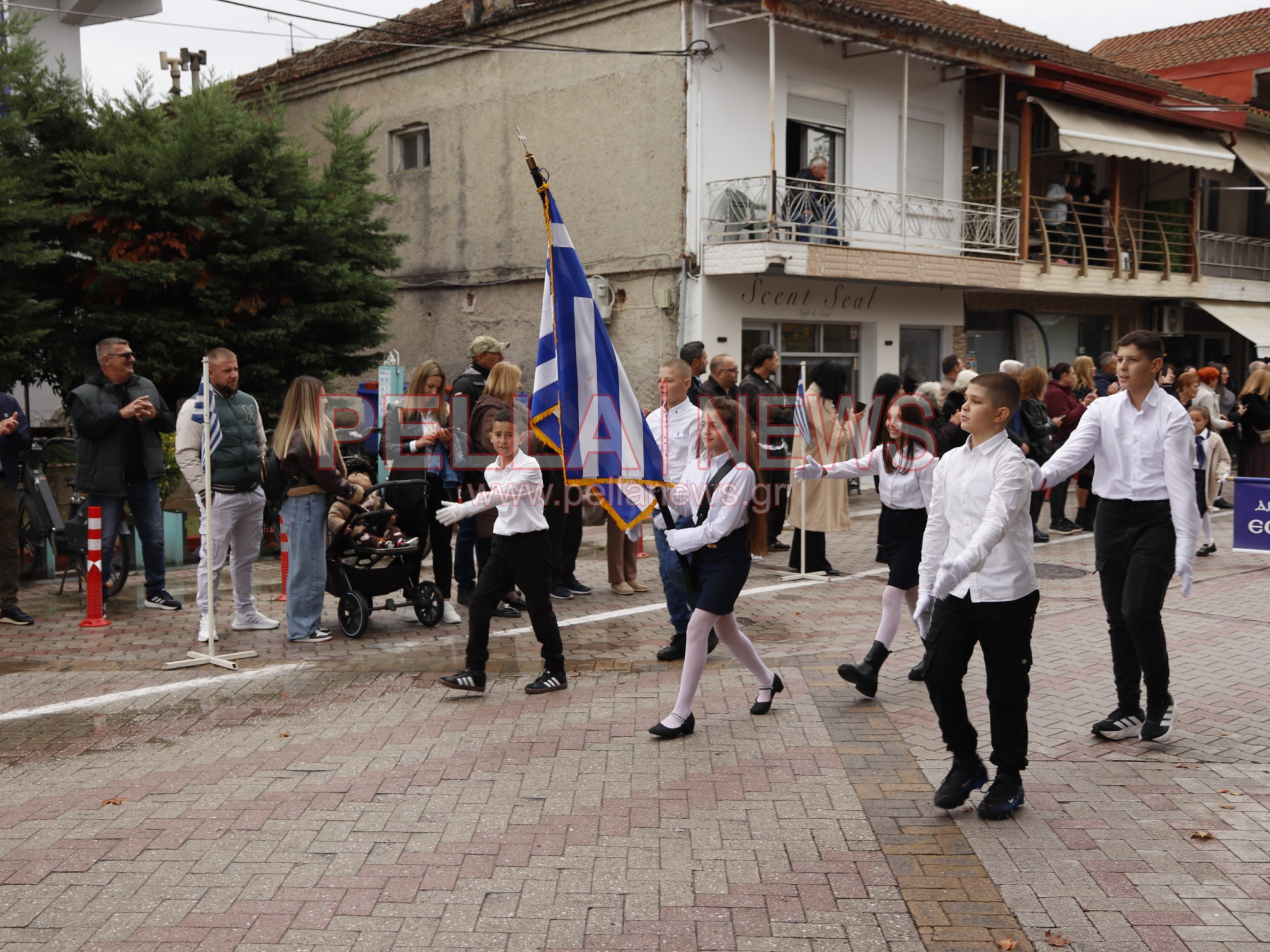 Κρύα Βρύση: Με περηφάνια και συγκίνηση η μαθητική παρέλαση για την 28η Οκτωβρίου (φωτογραφίες)