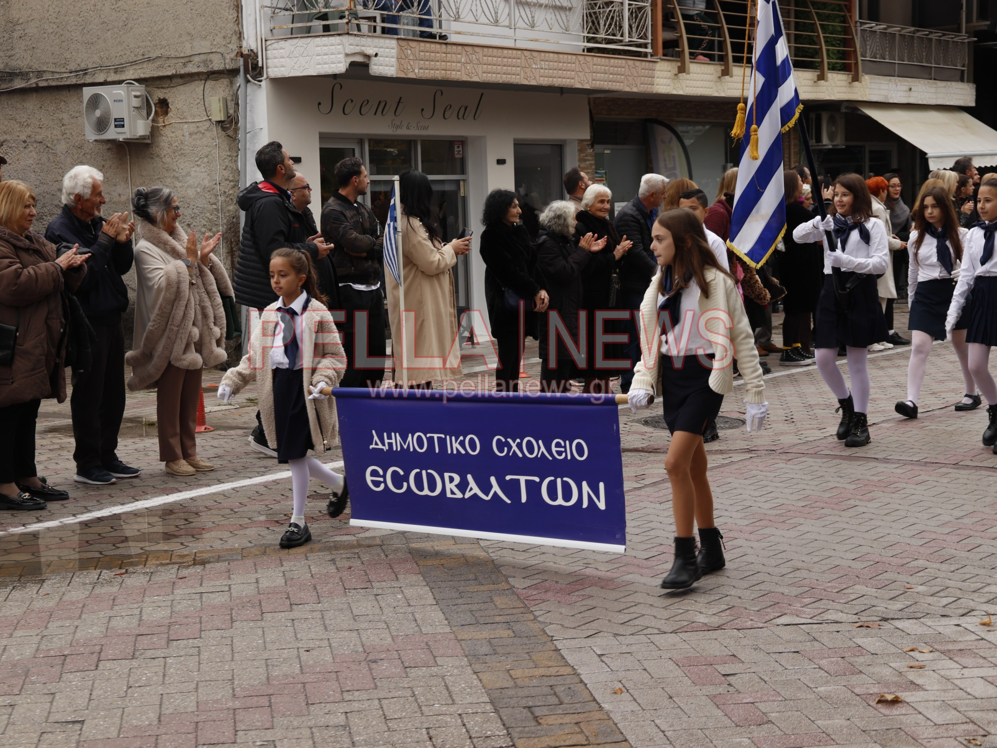 Κρύα Βρύση: Με περηφάνια και συγκίνηση η μαθητική παρέλαση για την 28η Οκτωβρίου (φωτογραφίες)
