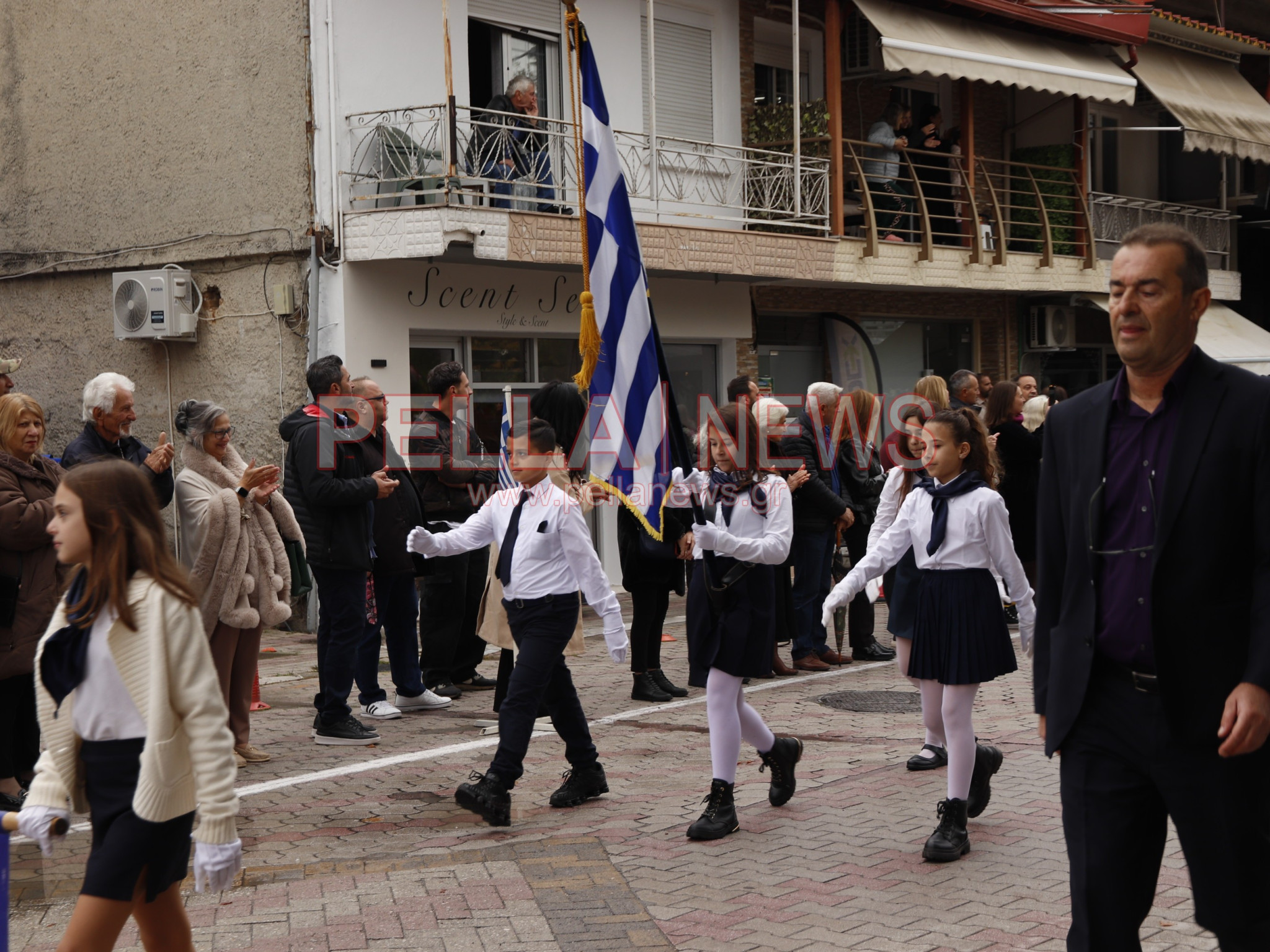 Κρύα Βρύση: Με περηφάνια και συγκίνηση η μαθητική παρέλαση για την 28η Οκτωβρίου (φωτογραφίες)