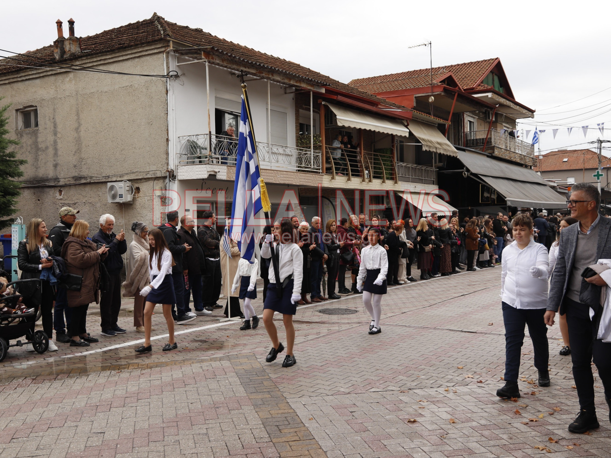 Κρύα Βρύση: Με περηφάνια και συγκίνηση η μαθητική παρέλαση για την 28η Οκτωβρίου (φωτογραφίες)