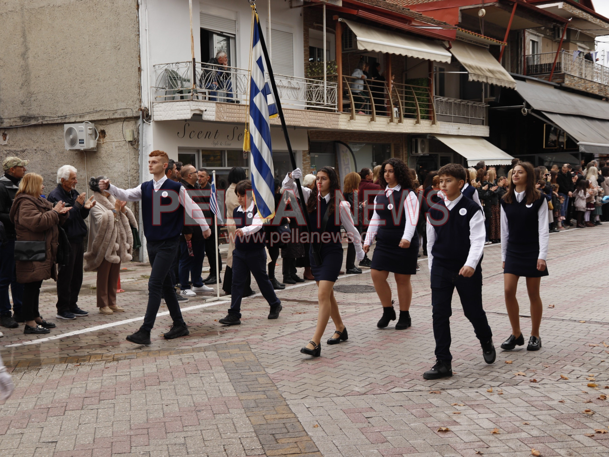 Κρύα Βρύση: Με περηφάνια και συγκίνηση η μαθητική παρέλαση για την 28η Οκτωβρίου (φωτογραφίες)