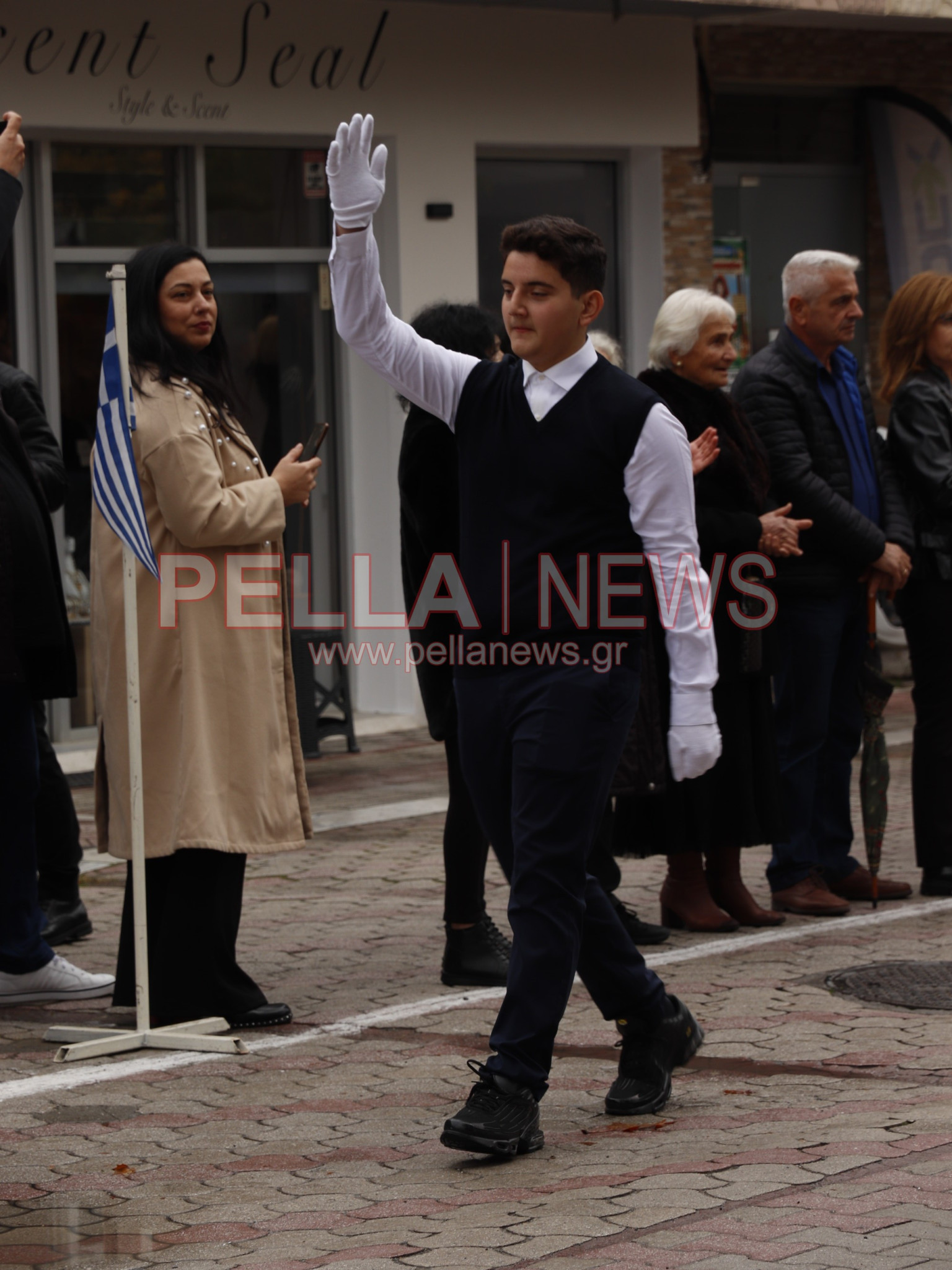Κρύα Βρύση: Με περηφάνια και συγκίνηση η μαθητική παρέλαση για την 28η Οκτωβρίου (φωτογραφίες)
