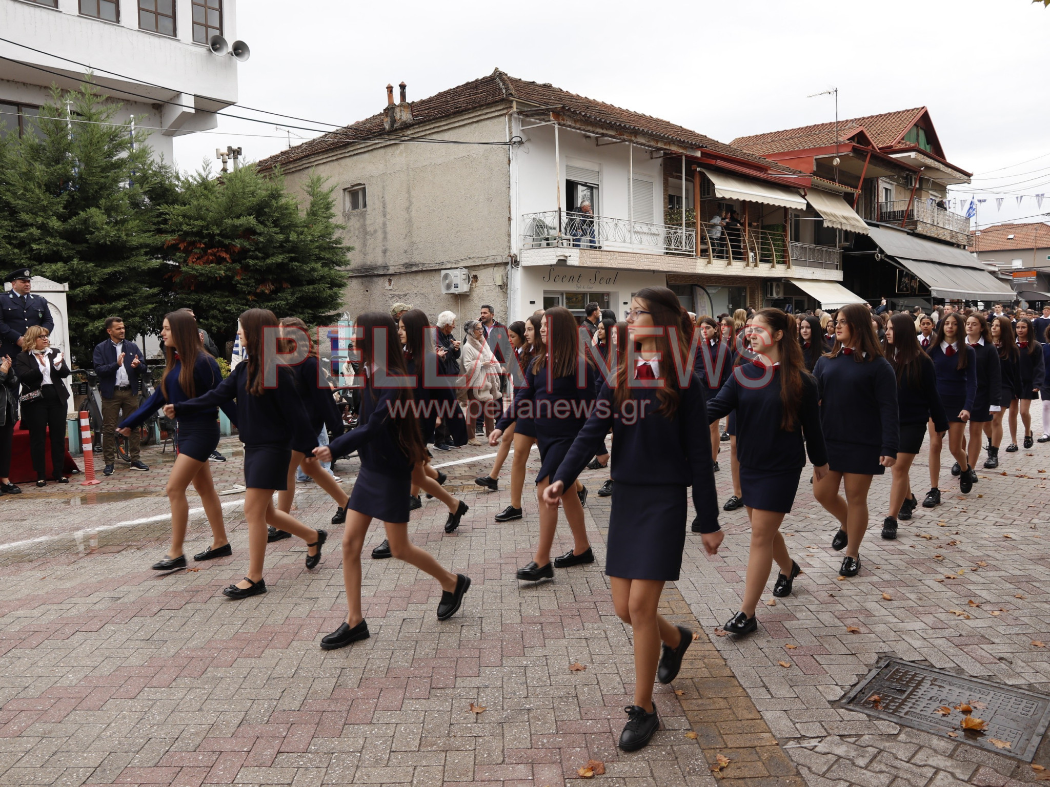 Κρύα Βρύση: Με περηφάνια και συγκίνηση η μαθητική παρέλαση για την 28η Οκτωβρίου (φωτογραφίες)