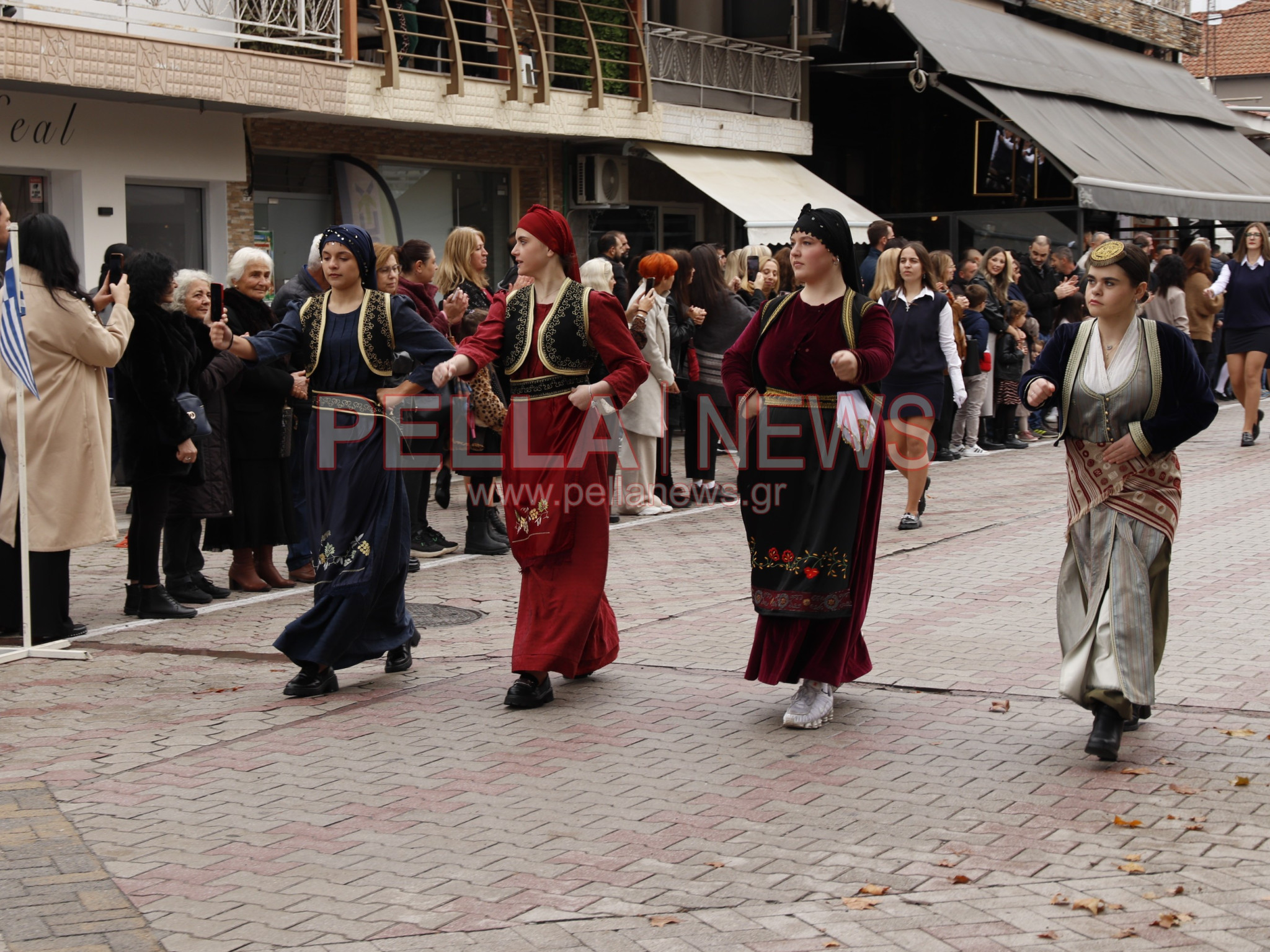 Κρύα Βρύση: Με περηφάνια και συγκίνηση η μαθητική παρέλαση για την 28η Οκτωβρίου (φωτογραφίες)