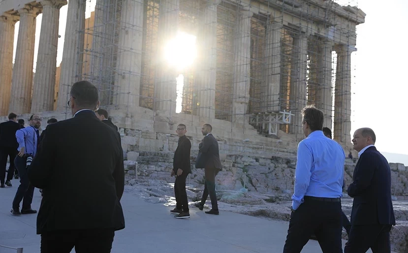 Στην Ακρόπολη Κυριάκος Μητσοτάκης και Όλαφ Σολτς