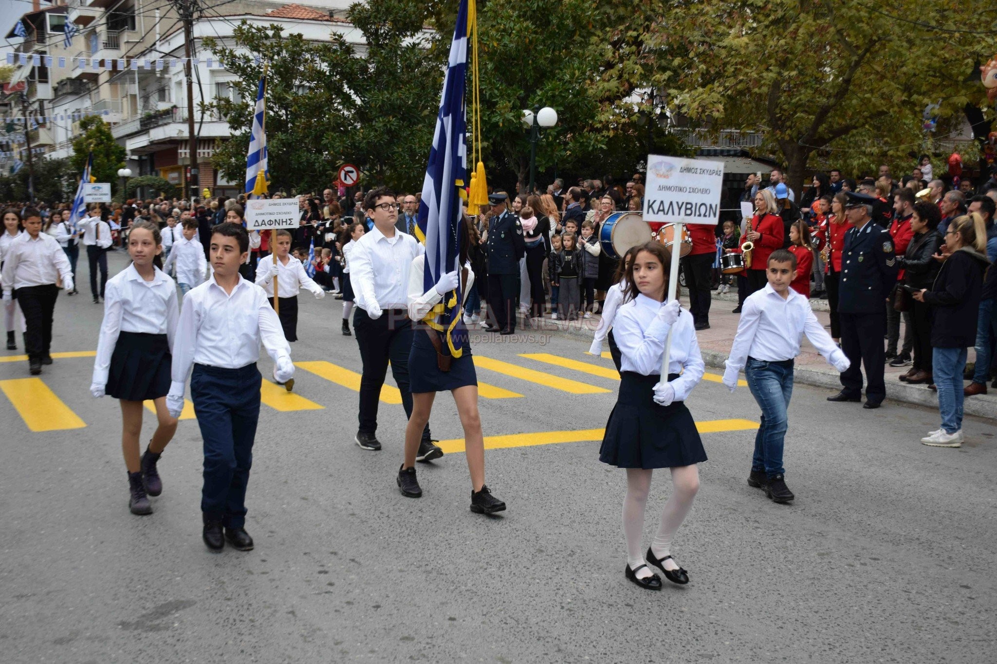 Σκύδρα: περήφανα νιάτα τίμησαν την επέτειο του "ΟΧΙ" (βίντεο & φώτο)