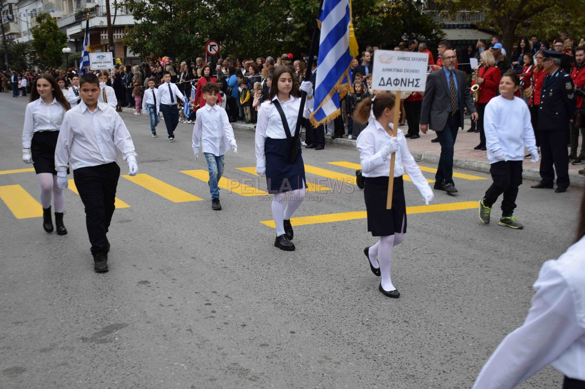 Σκύδρα: περήφανα νιάτα τίμησαν την επέτειο του "ΟΧΙ" (βίντεο & φώτο)