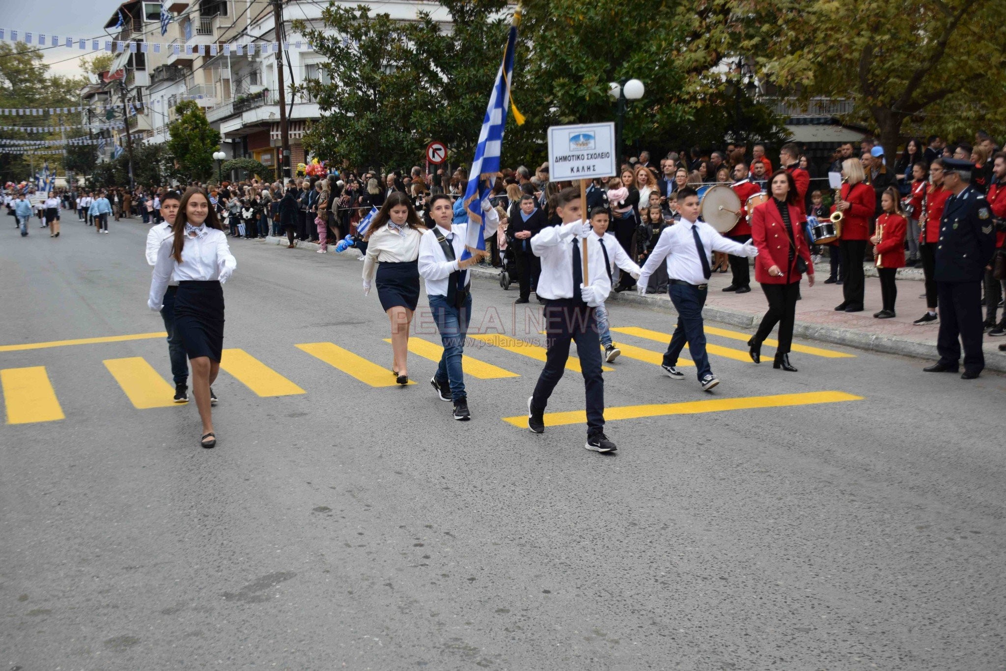 Σκύδρα: περήφανα νιάτα τίμησαν την επέτειο του "ΟΧΙ" (βίντεο & φώτο)