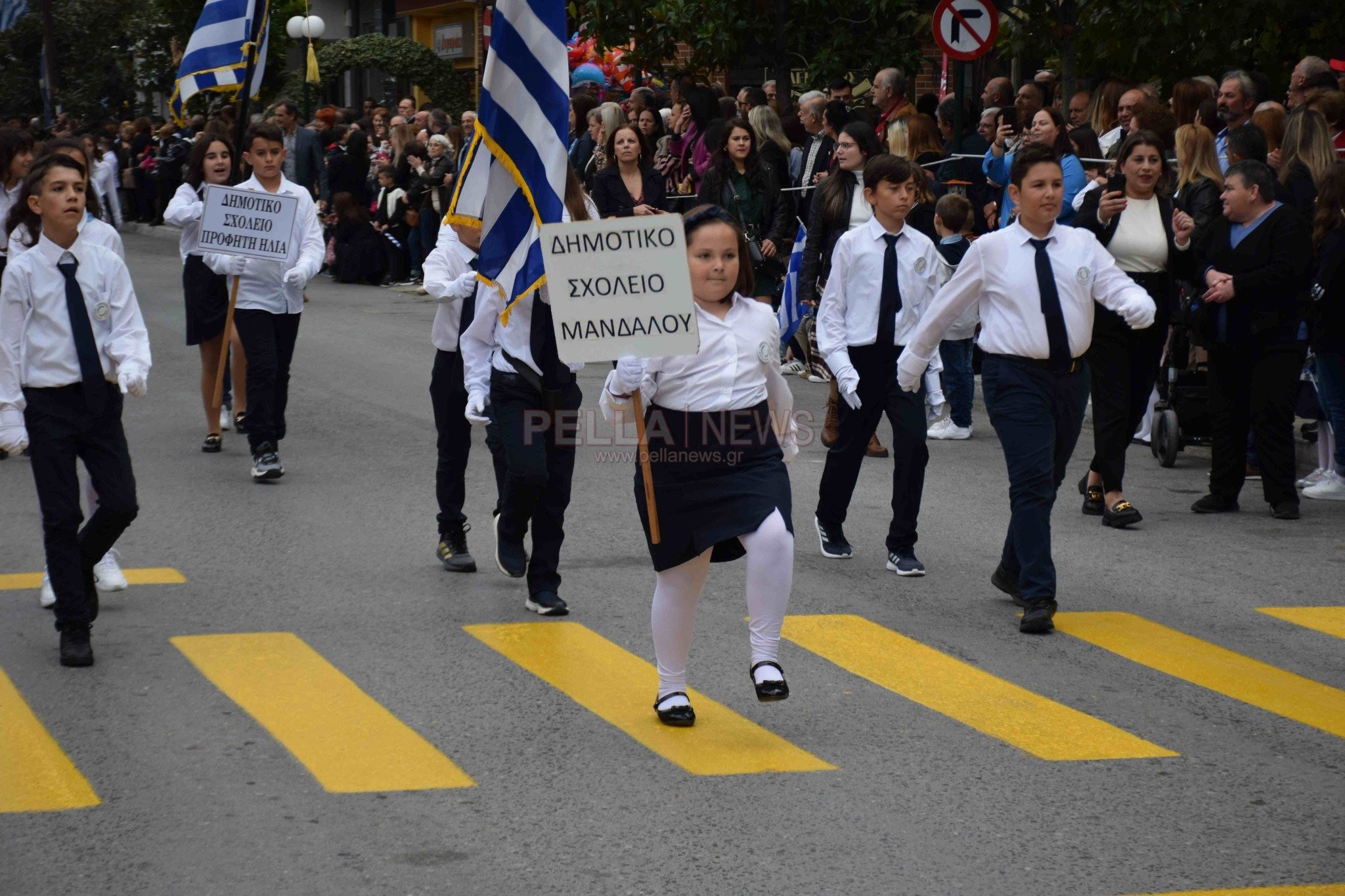 Σκύδρα: περήφανα νιάτα τίμησαν την επέτειο του "ΟΧΙ" (βίντεο & φώτο)
