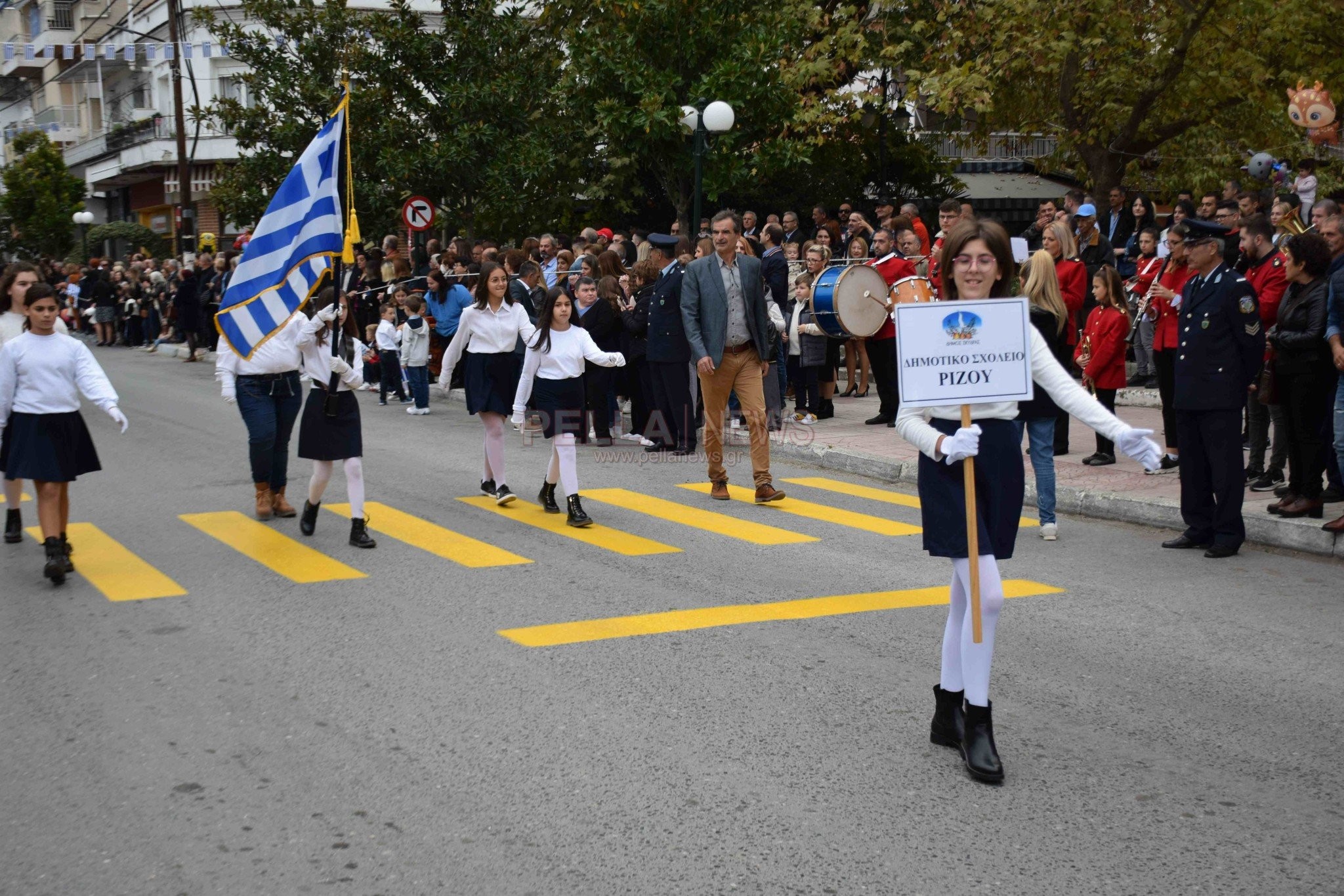 Σκύδρα: περήφανα νιάτα τίμησαν την επέτειο του "ΟΧΙ" (βίντεο & φώτο)