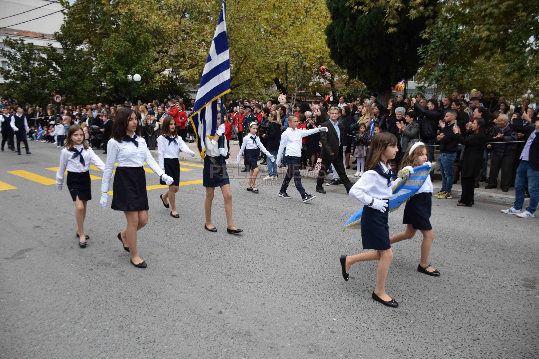 Σκύδρα: περήφανα νιάτα τίμησαν την επέτειο του "ΟΧΙ" (βίντεο & φώτο)