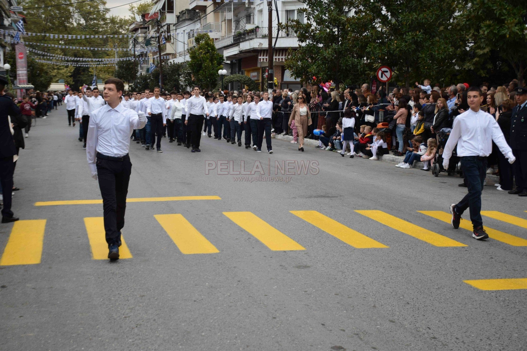 Σκύδρα: περήφανα νιάτα τίμησαν την επέτειο του "ΟΧΙ" (βίντεο & φώτο)