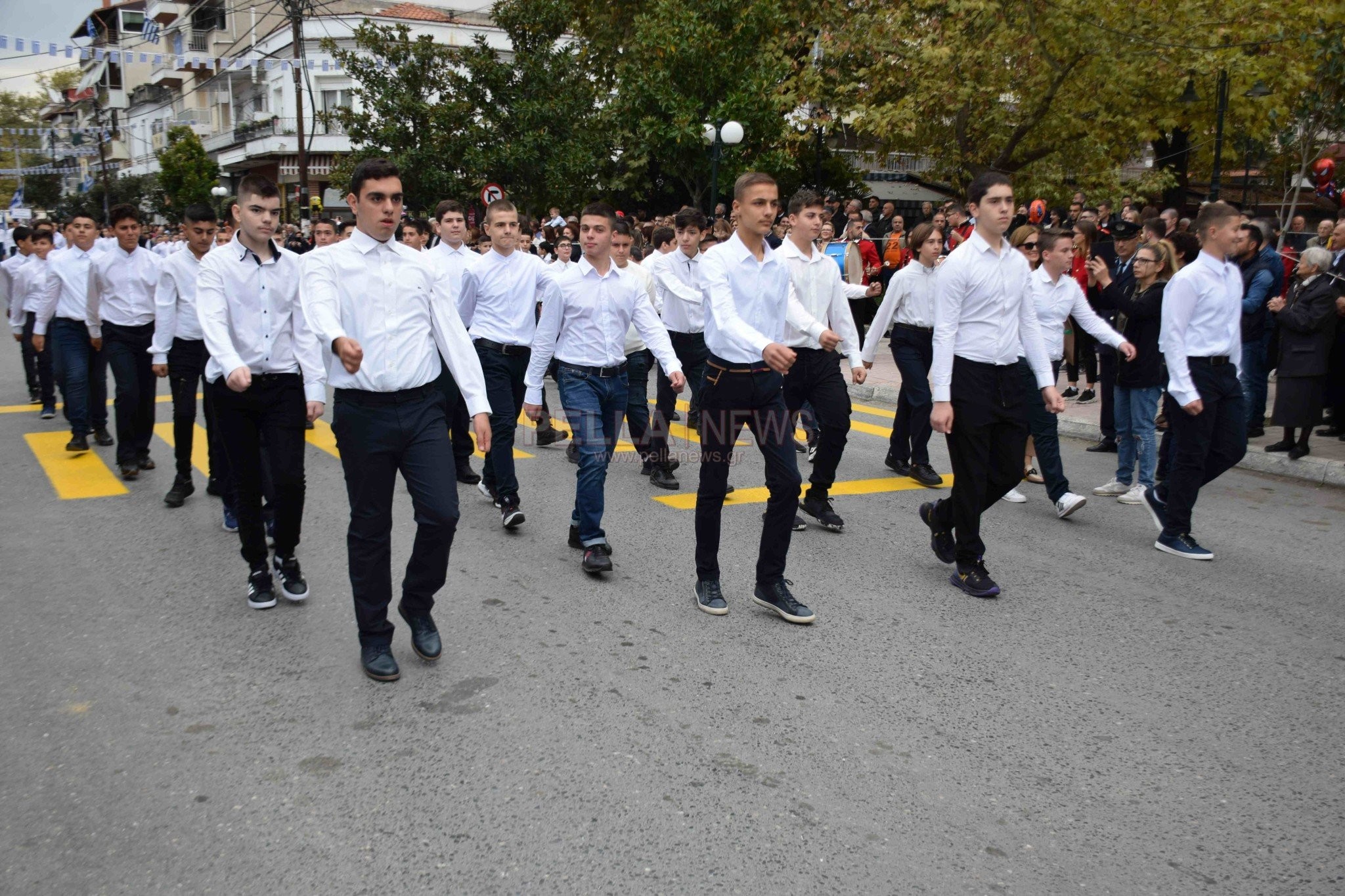 Σκύδρα: περήφανα νιάτα τίμησαν την επέτειο του "ΟΧΙ" (βίντεο & φώτο)