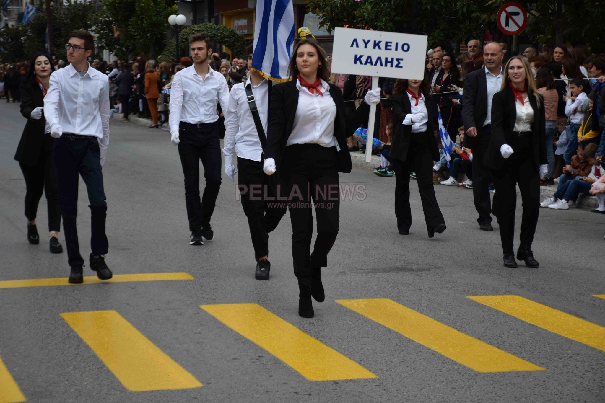 Σκύδρα: περήφανα νιάτα τίμησαν την επέτειο του "ΟΧΙ" (βίντεο & φώτο)