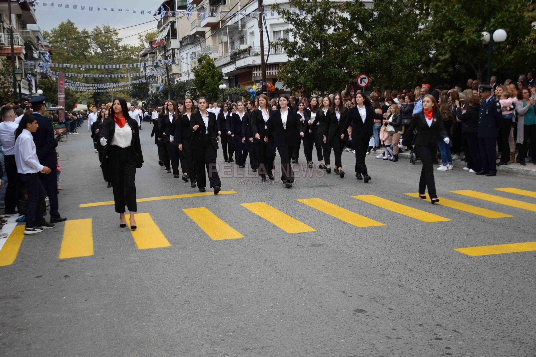 Σκύδρα: περήφανα νιάτα τίμησαν την επέτειο του "ΟΧΙ" (βίντεο & φώτο)