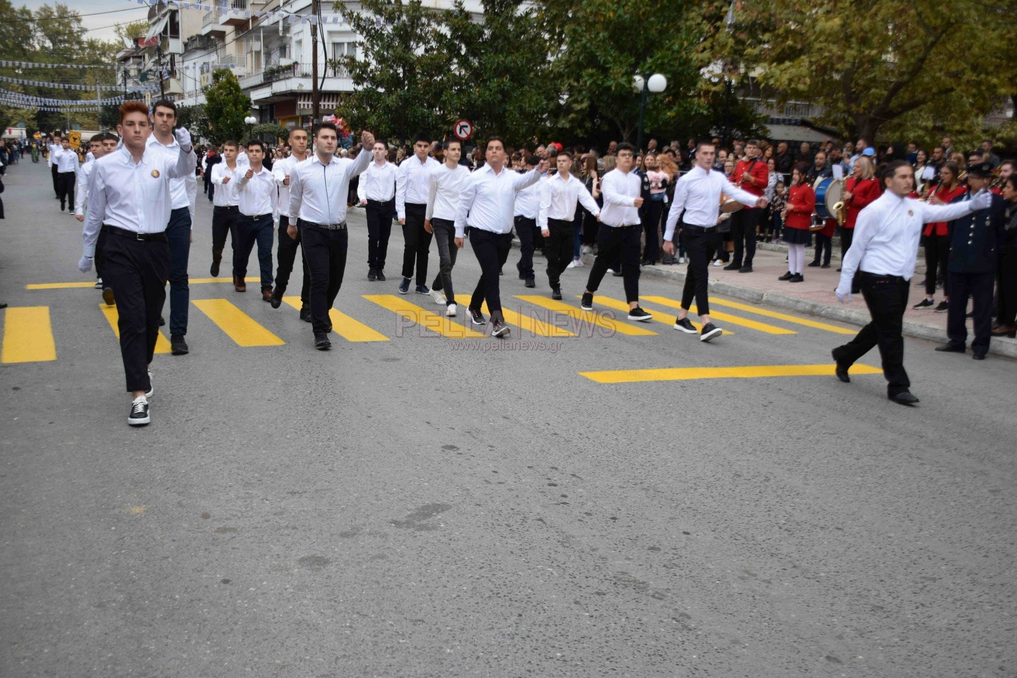 Σκύδρα: περήφανα νιάτα τίμησαν την επέτειο του "ΟΧΙ" (βίντεο & φώτο)