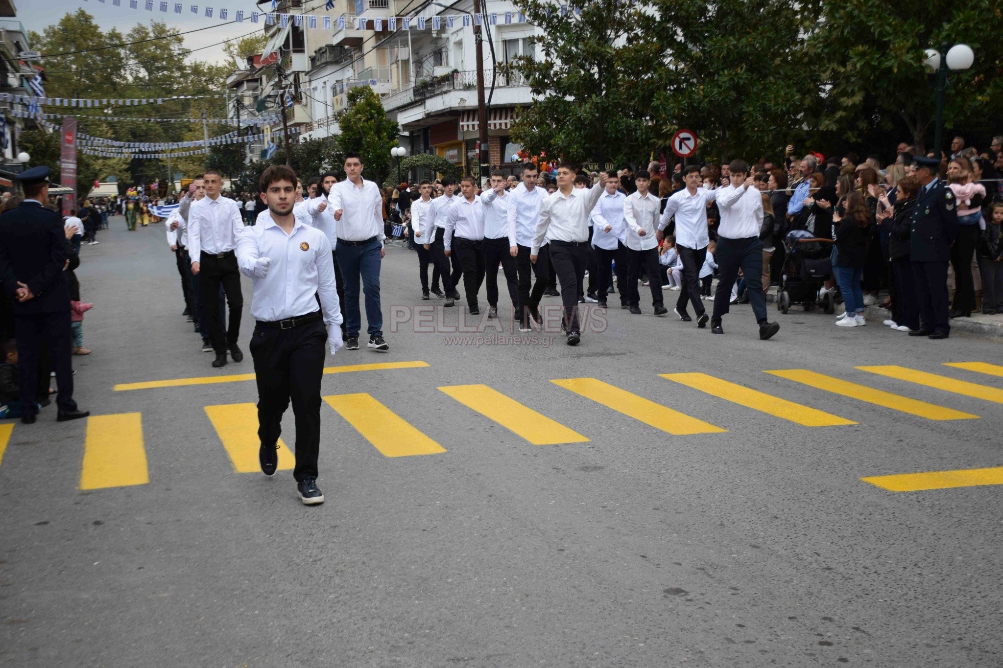 Σκύδρα: περήφανα νιάτα τίμησαν την επέτειο του "ΟΧΙ" (βίντεο & φώτο)