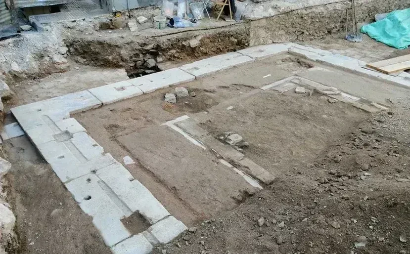 Βρέθηκαν αρχαιότητες των ύστερων ρωμαϊκών χρόνων στην Πλατεία Θεάτρου