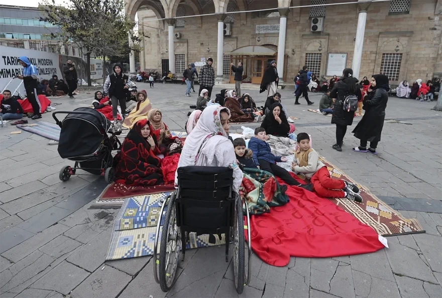 Σεισμός στην Τουρκία: 106 μετασεισμοί μετά τα 5,9 Ρίχτερ - 50 οι τραυματίες