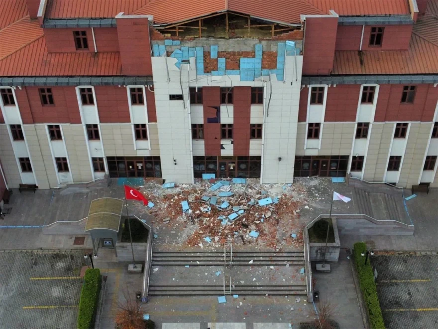 Σεισμός στην Τουρκία: 106 μετασεισμοί μετά τα 5,9 Ρίχτερ - 50 οι τραυματίες