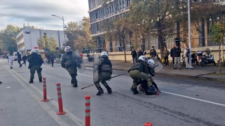 Πήρε προθεσμία για την Παρασκευή ο αστυνομικός - «Πυροβόλησα ενστικτωδώς προς τα κάτω», είπε