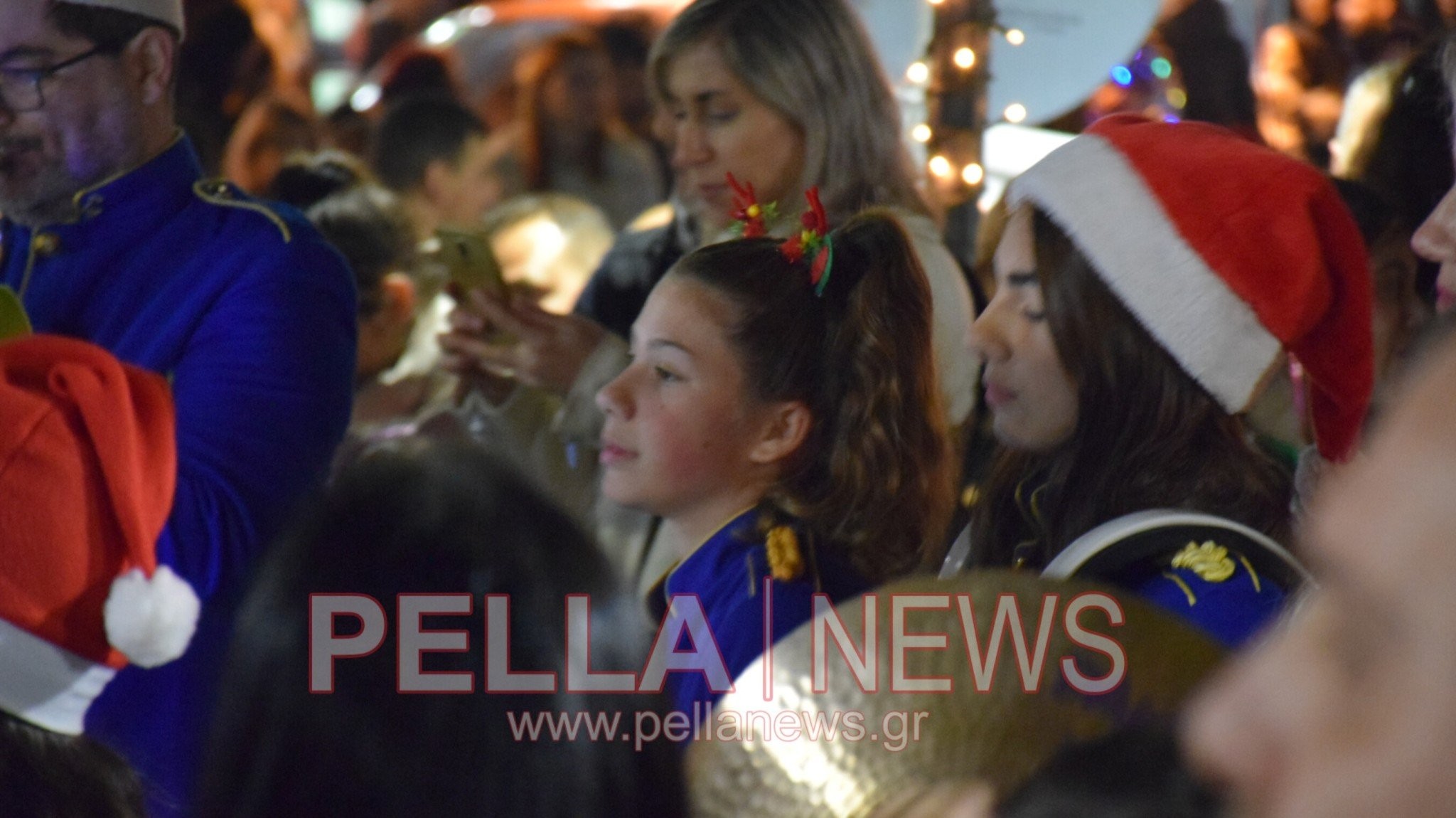 Με λαμπρότητα το άναμμα του Δέντρου στα Γιαννιτσά (φώτος)