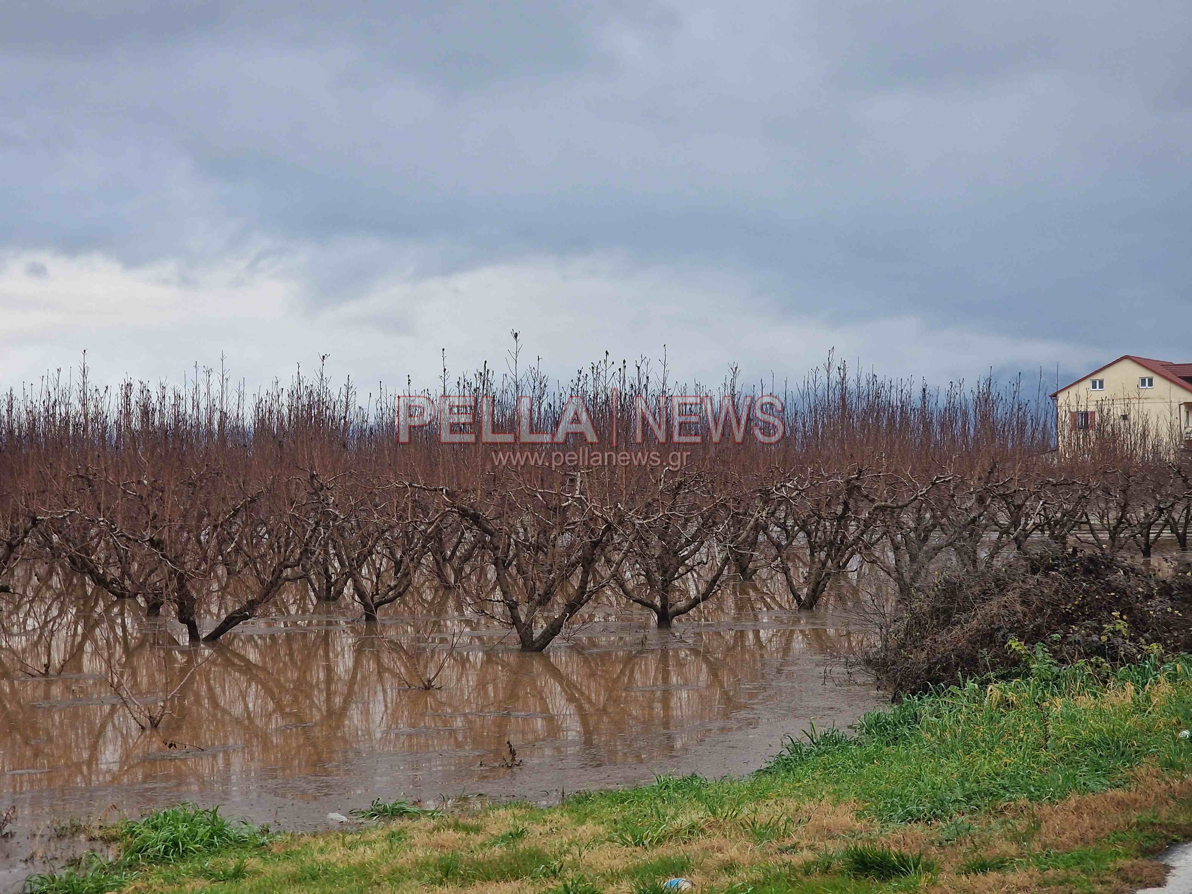 Σκύδρα: «Βούλιαξε» το εκκλησάκι της Παναγίας της Κίρεζλι-αγωνία για την επόμενη ημέρα!