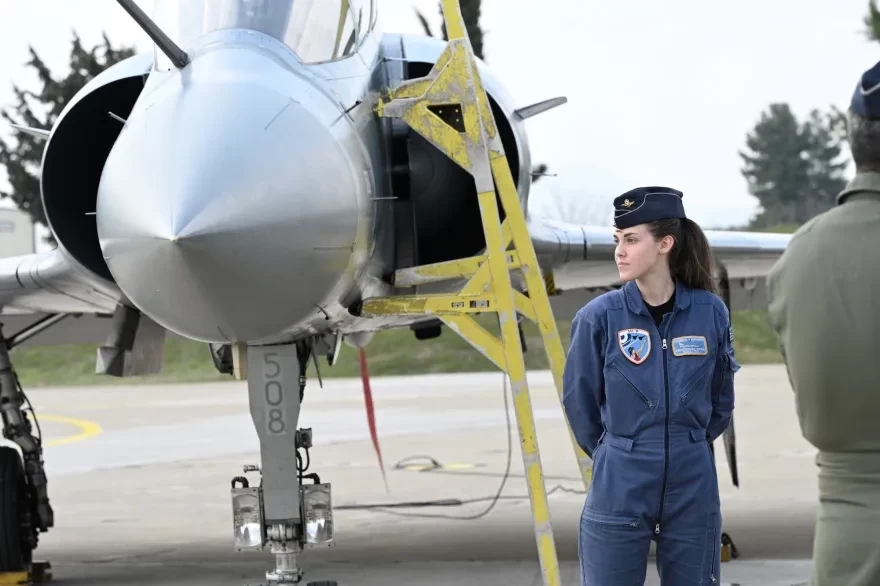 Selfie μέσα σε ελληνικό Rafale έβγαλε ο Γάλλος υπουργός Άμυνας με τον Παναγιωτόπουλο!