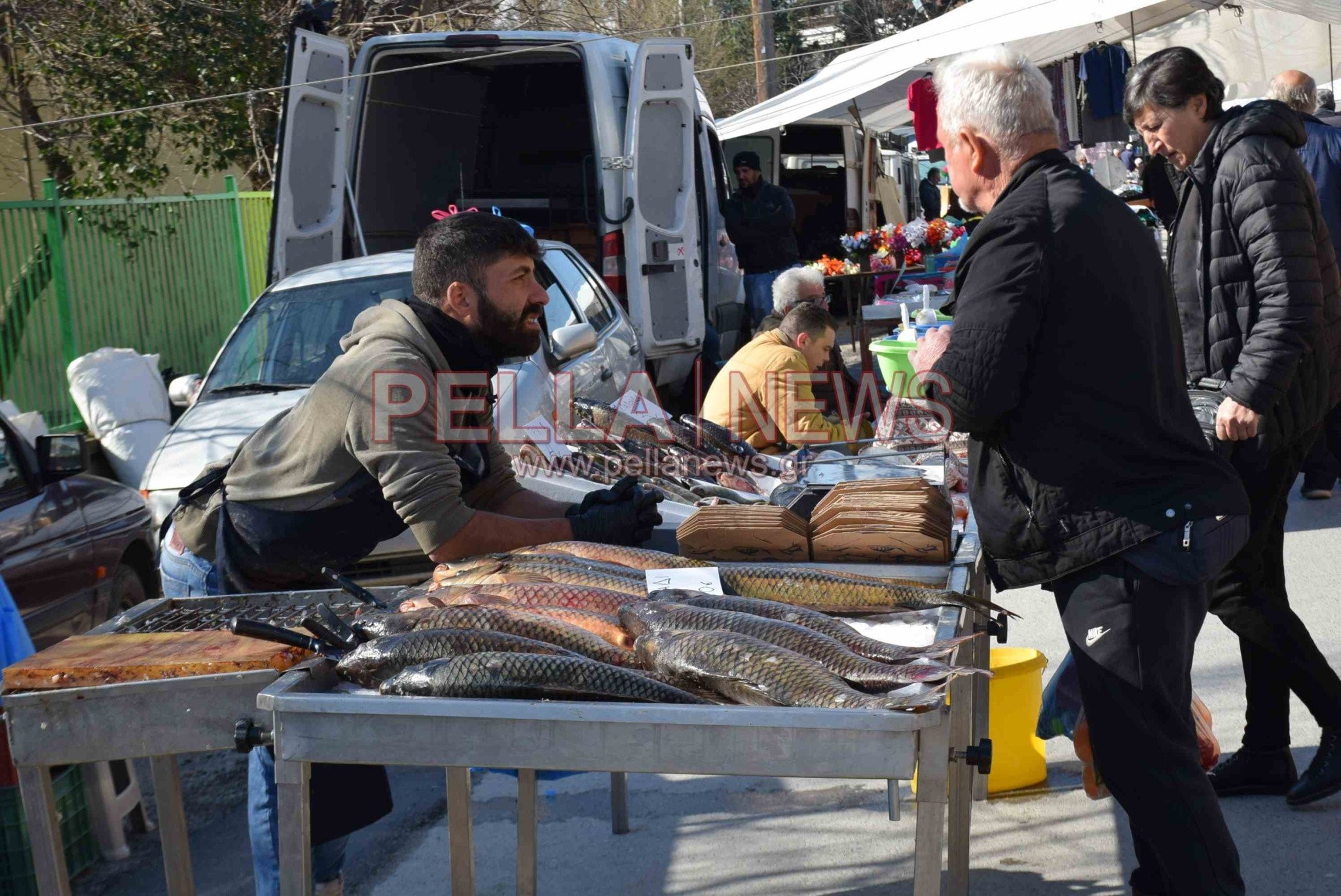 Το «διαμάντι» της Σκύδρας είναι το παζάρι της – φωτογραφικές στιγμές από την κάμερα του pellanews.gr