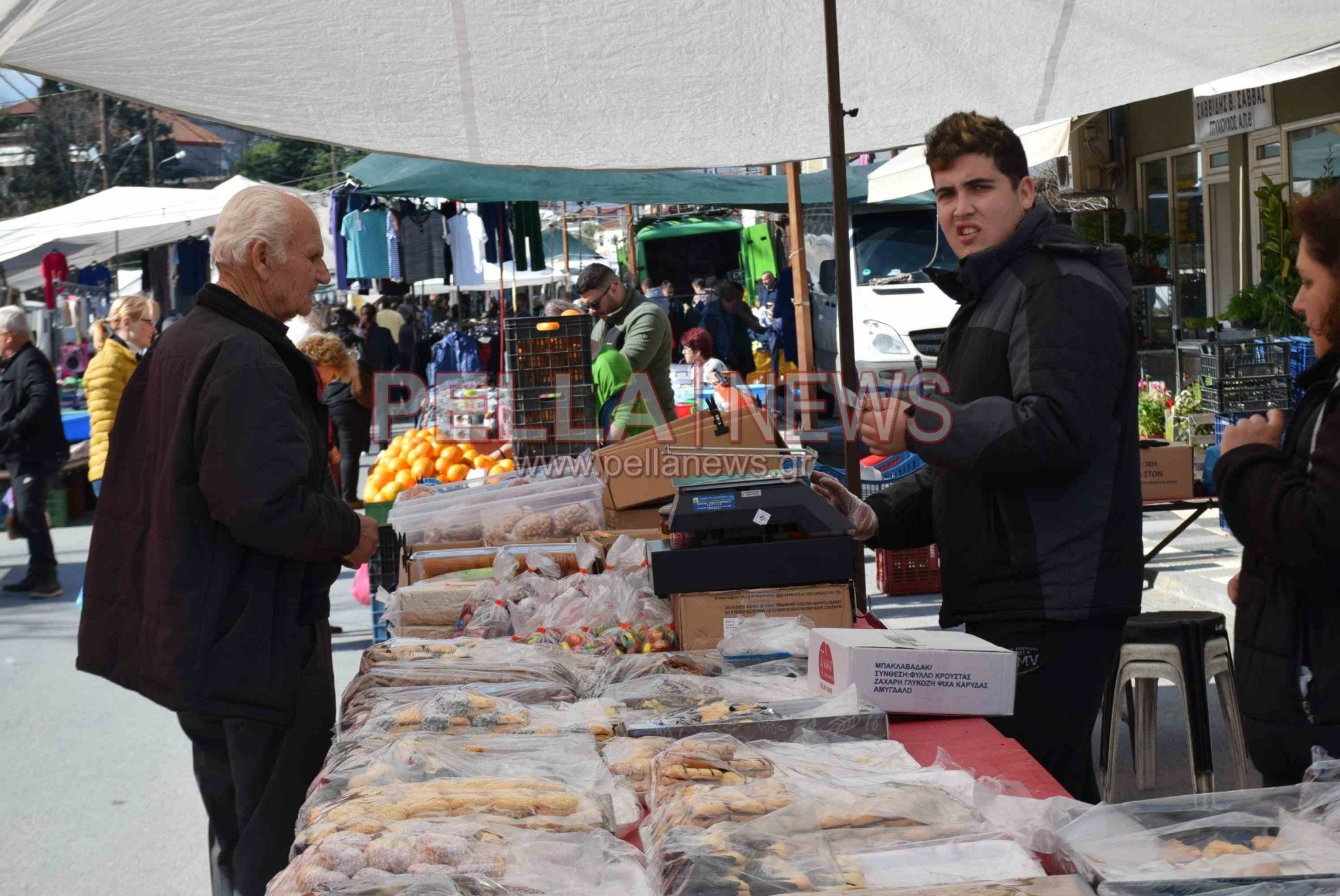 Το «διαμάντι» της Σκύδρας είναι το παζάρι της – φωτογραφικές στιγμές από την κάμερα του pellanews.gr