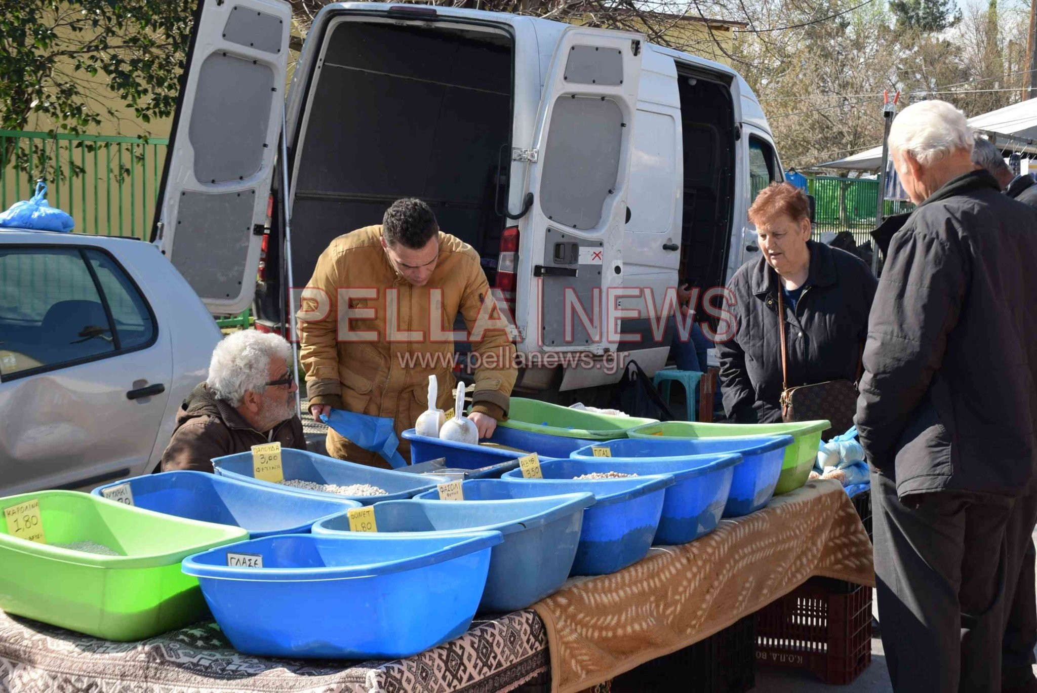 Το «διαμάντι» της Σκύδρας είναι το παζάρι της – φωτογραφικές στιγμές από την κάμερα του pellanews.gr