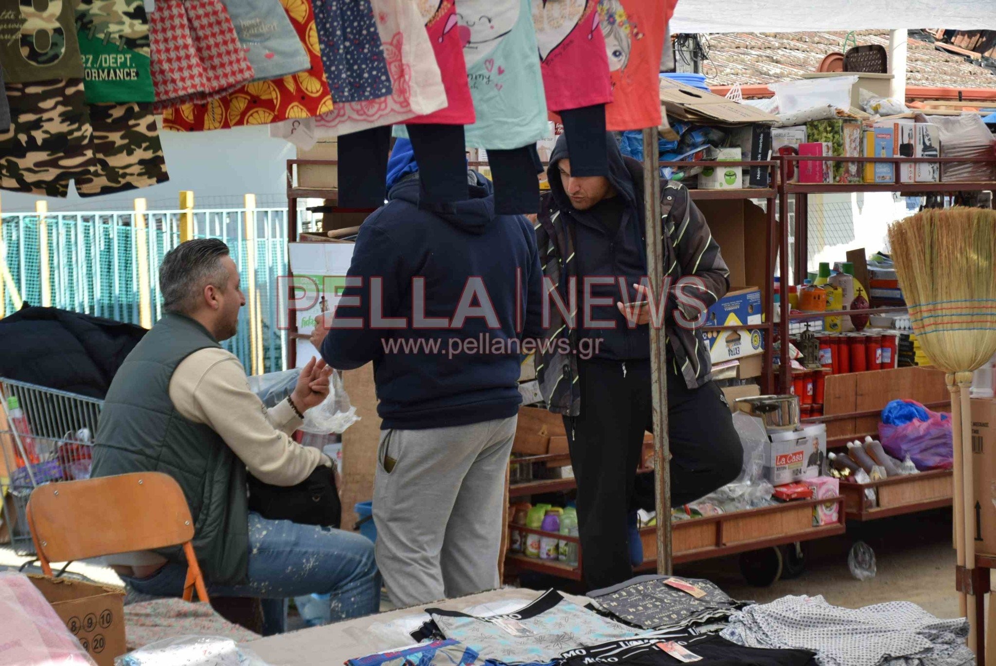 Το «διαμάντι» της Σκύδρας είναι το παζάρι της – φωτογραφικές στιγμές από την κάμερα του pellanews.gr