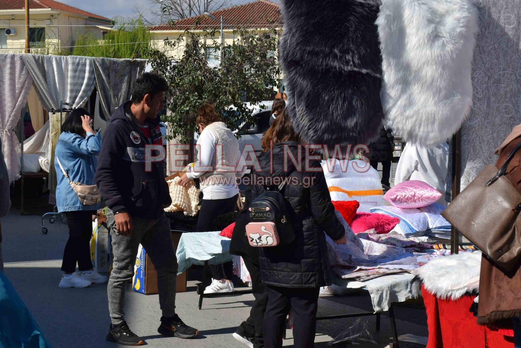 Το «διαμάντι» της Σκύδρας είναι το παζάρι της – φωτογραφικές στιγμές από την κάμερα του pellanews.gr