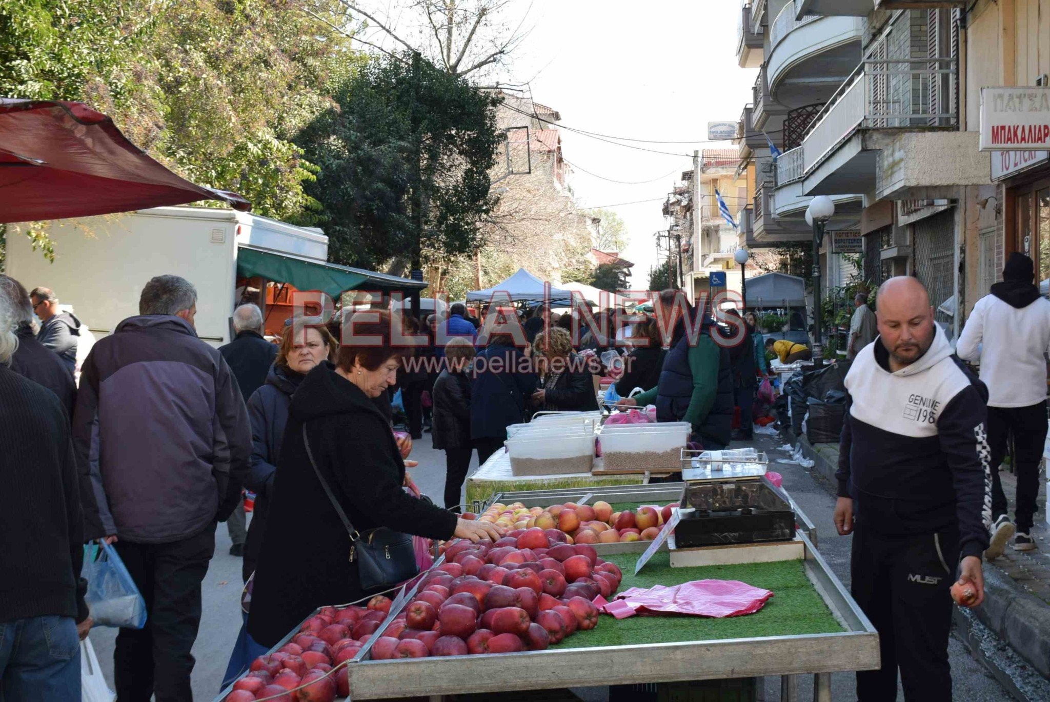 Το «διαμάντι» της Σκύδρας είναι το παζάρι της – φωτογραφικές στιγμές από την κάμερα του pellanews.gr