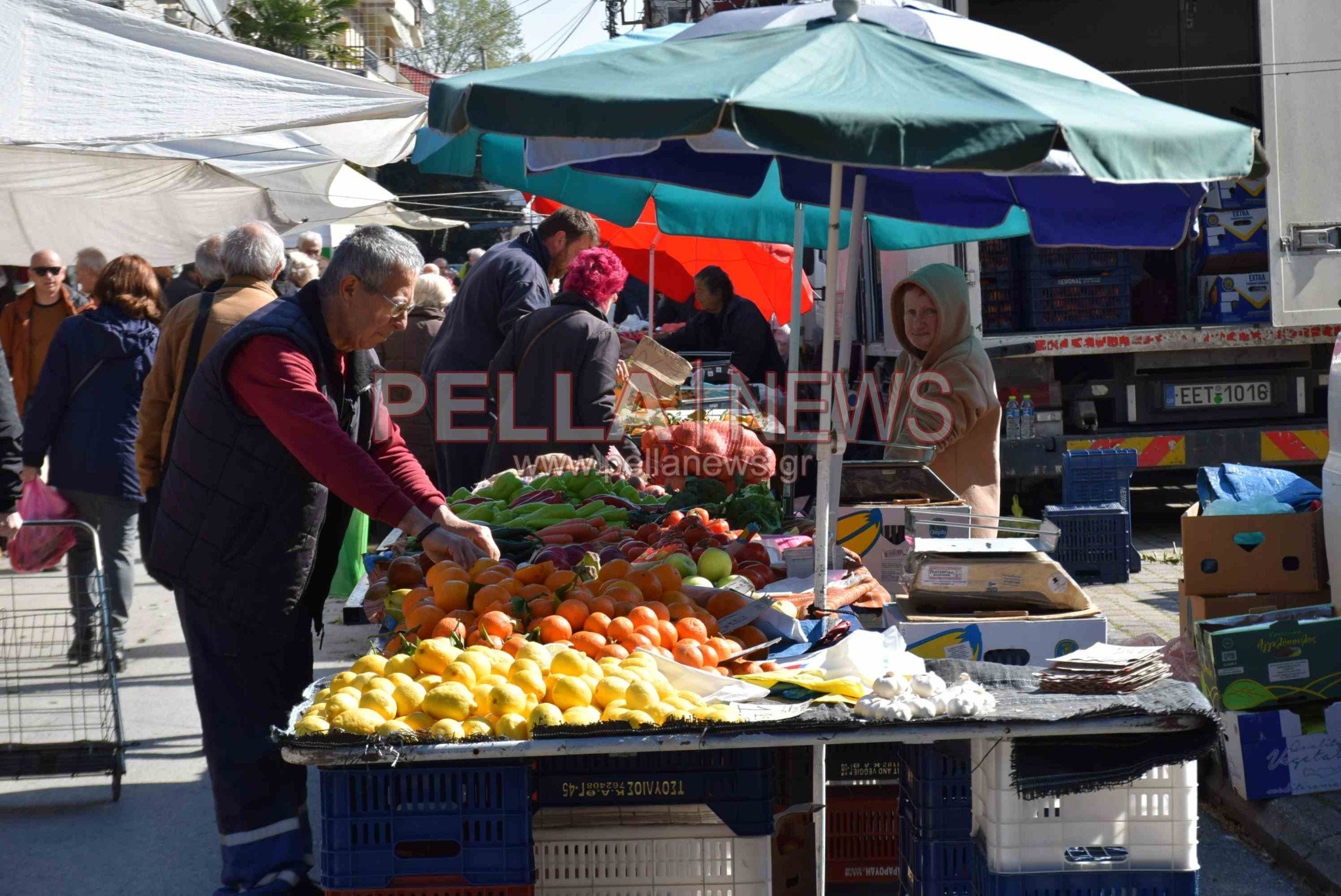 Το «διαμάντι» της Σκύδρας είναι το παζάρι της – φωτογραφικές στιγμές από την κάμερα του pellanews.gr