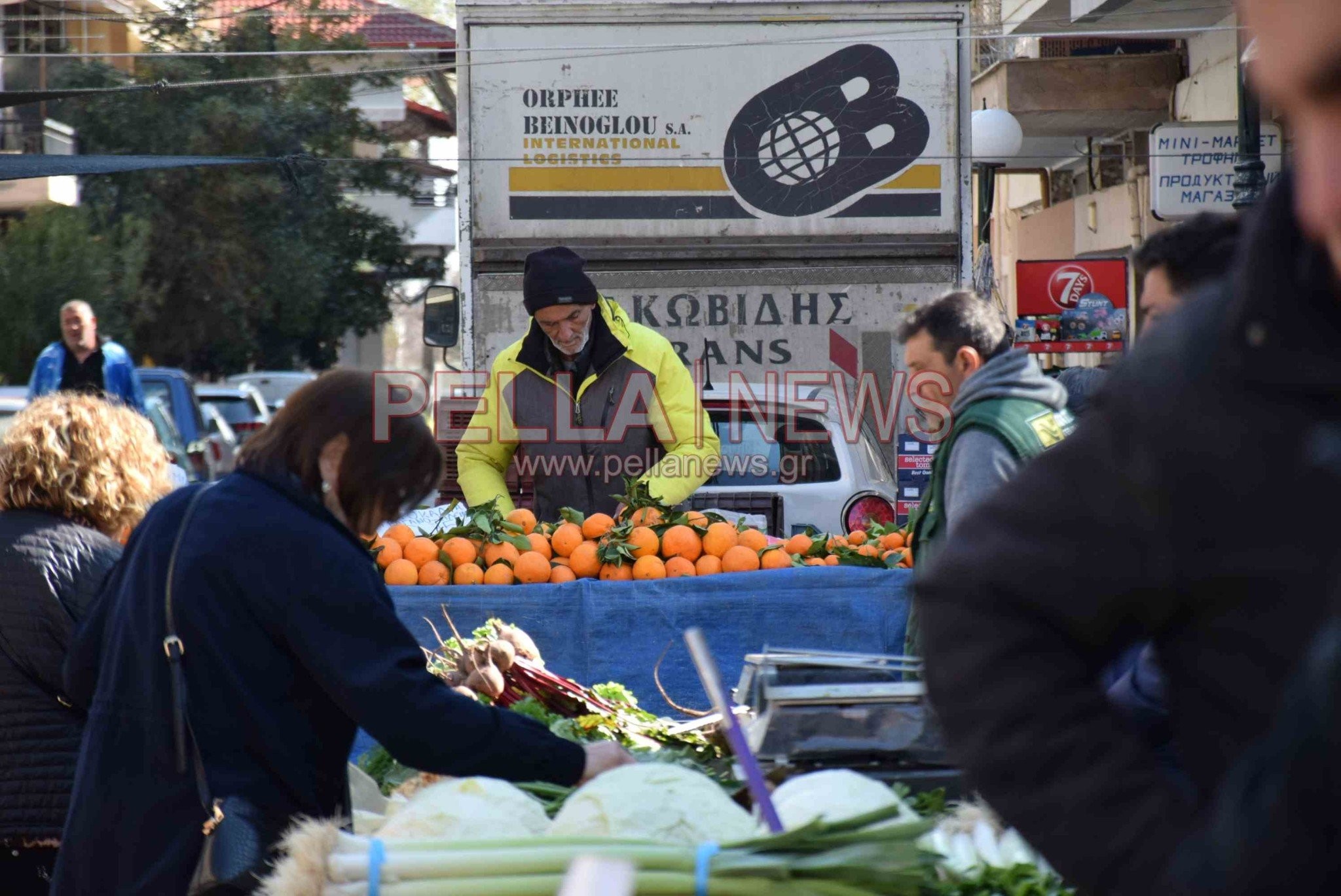 Το «διαμάντι» της Σκύδρας είναι το παζάρι της – φωτογραφικές στιγμές από την κάμερα του pellanews.gr