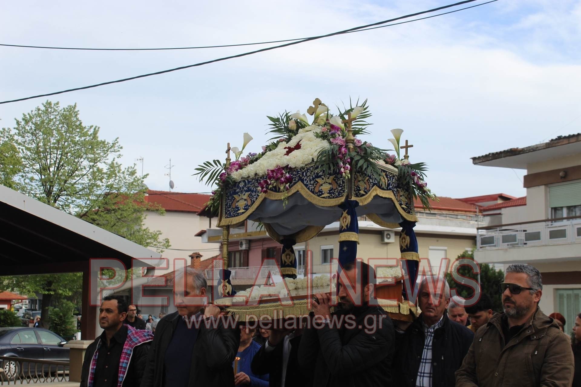 Ι.Ν.Αγ. Γεωργίου Σκύδρας: με κατάνυξη η περιφορά του επιταφίου