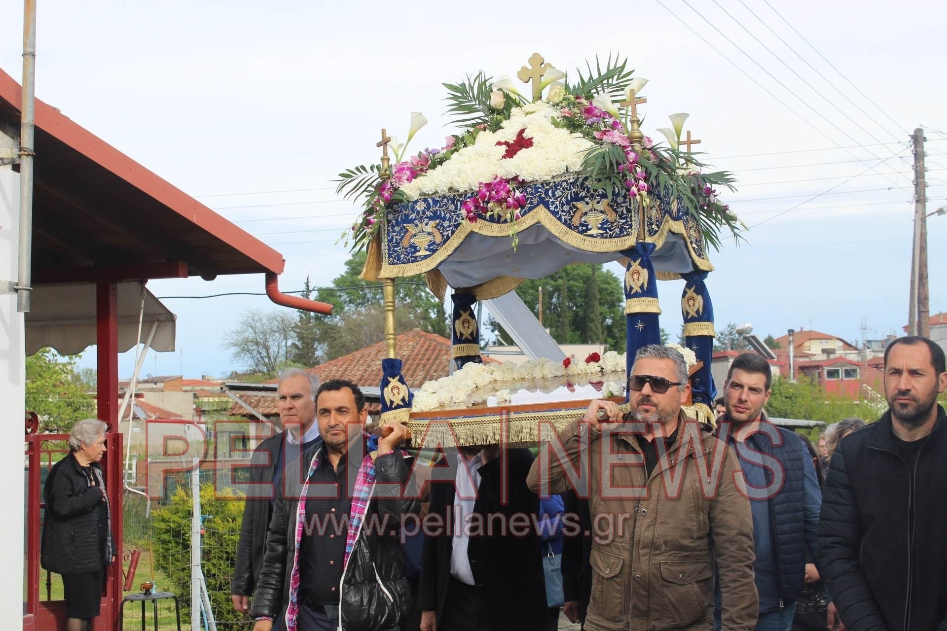 Ι.Ν.Αγ. Γεωργίου Σκύδρας: με κατάνυξη η περιφορά του επιταφίου