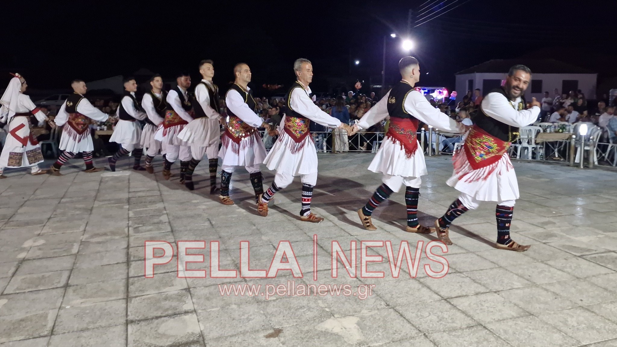 Μια φαντασμαγορική βραδιά στα Καλύβια Πέλλας (φωτογραφίες / βίντεο)