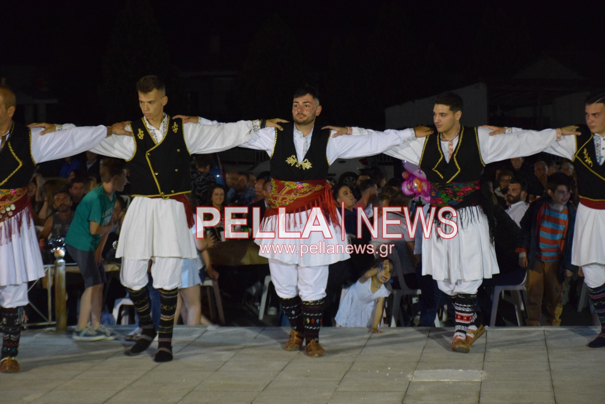 Μια φαντασμαγορική βραδιά στα Καλύβια Πέλλας (φωτογραφίες / βίντεο)