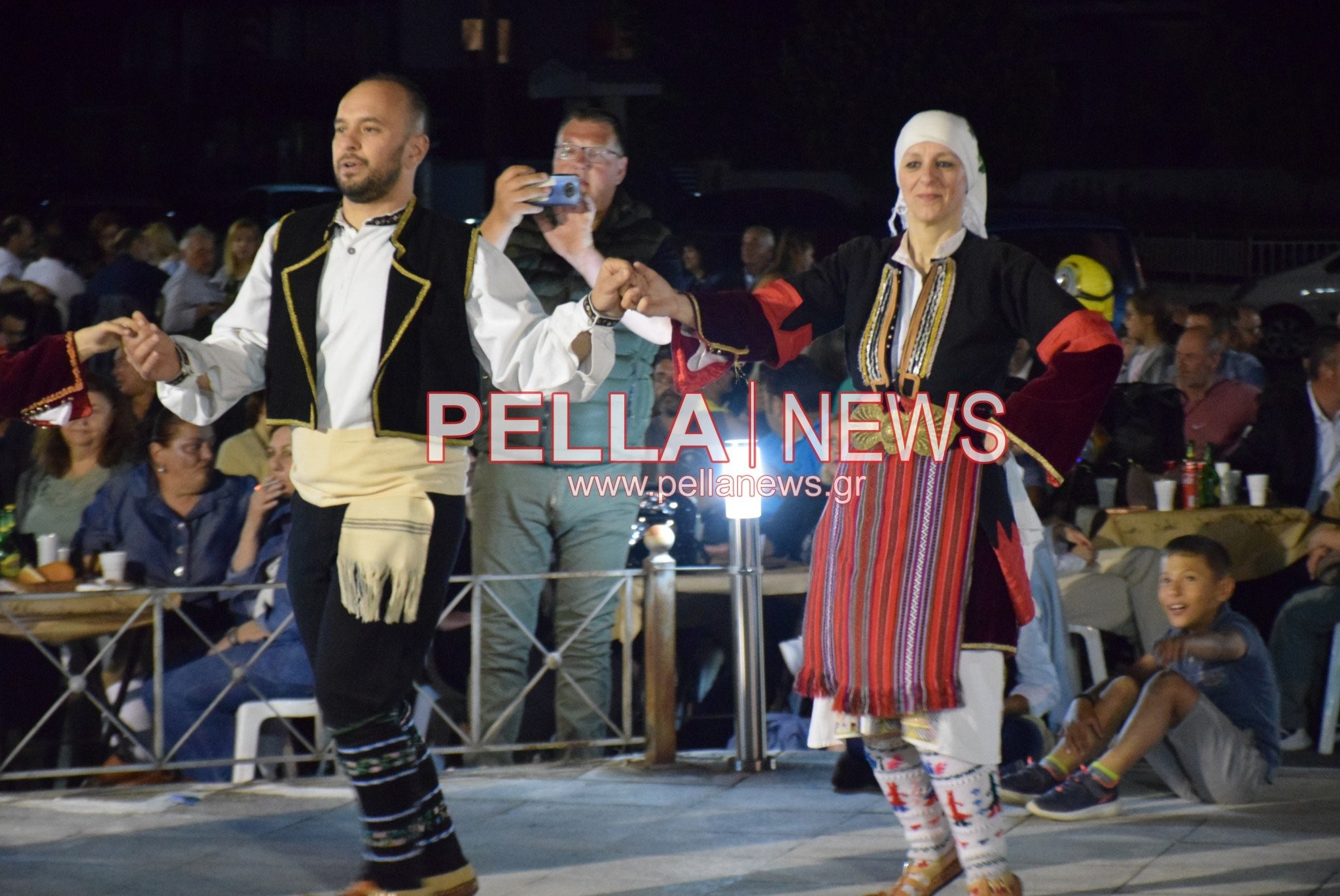 Μια φαντασμαγορική βραδιά στα Καλύβια Πέλλας (φωτογραφίες / βίντεο)