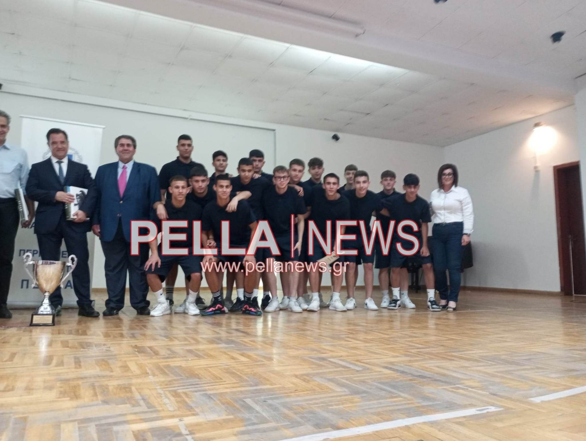 Βράβευσε τη Μικτή Πέλλας Κ16 ο Αντιπεριφερειάρχης Πέλλας Ι. Τζαμτζής-Άδωνις και Συρίγος στην απονομή