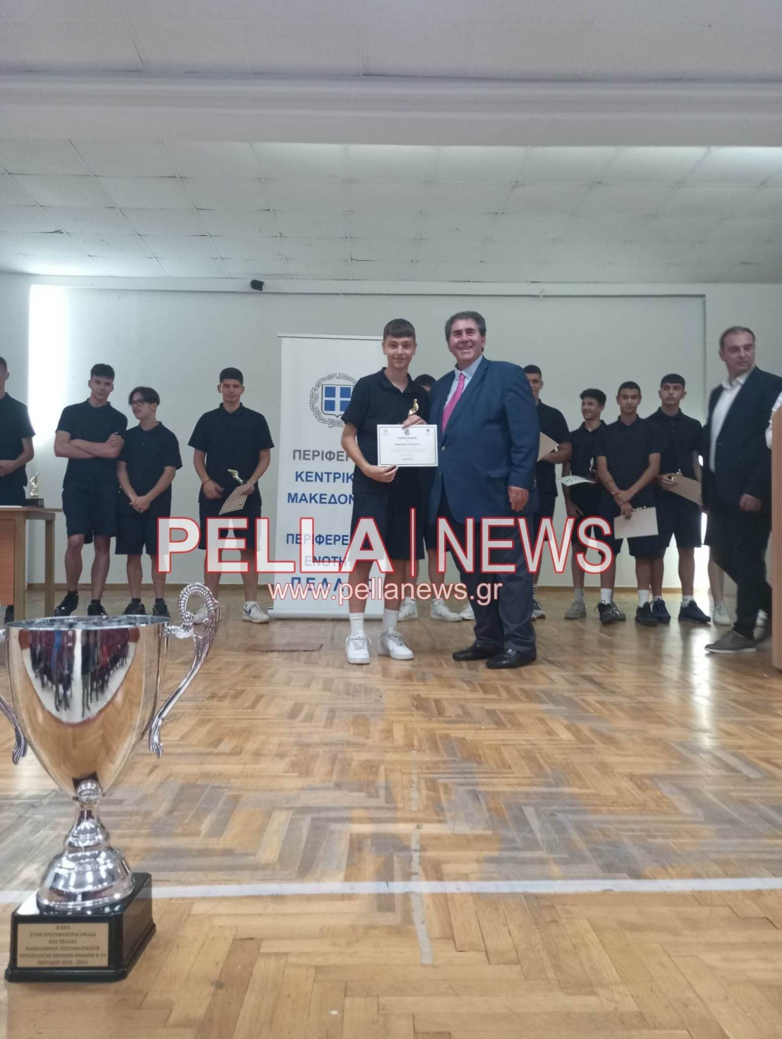 Βράβευσε τη Μικτή Πέλλας Κ16 ο Αντιπεριφερειάρχης Πέλλας Ι. Τζαμτζής-Άδωνις και Συρίγος στην απονομή