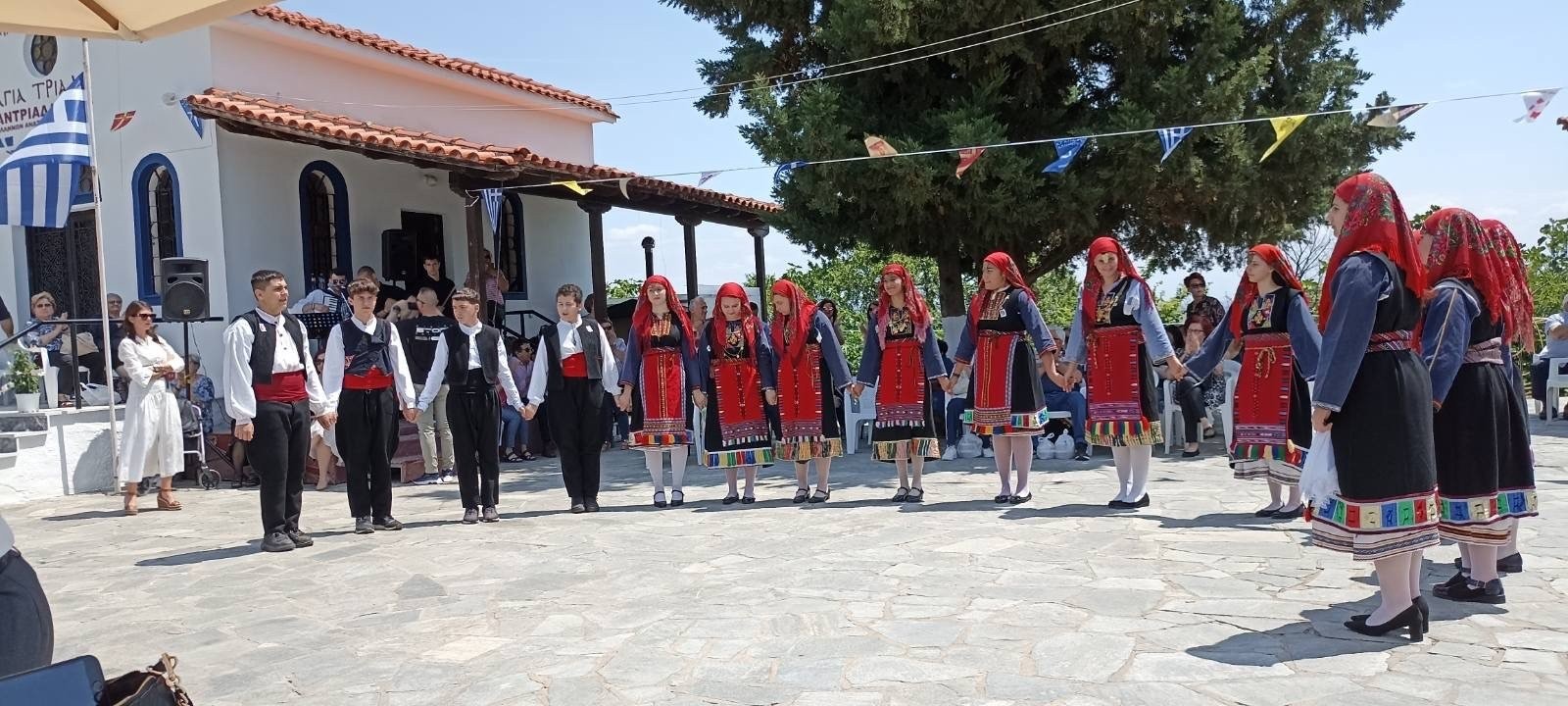Ανατολική Ρωμυλία «Η ΑΓΙΑ ΤΡΙΑΔΑ» :Πανηγύρισε o Iερός Nαός της Αγίας Tριάδας